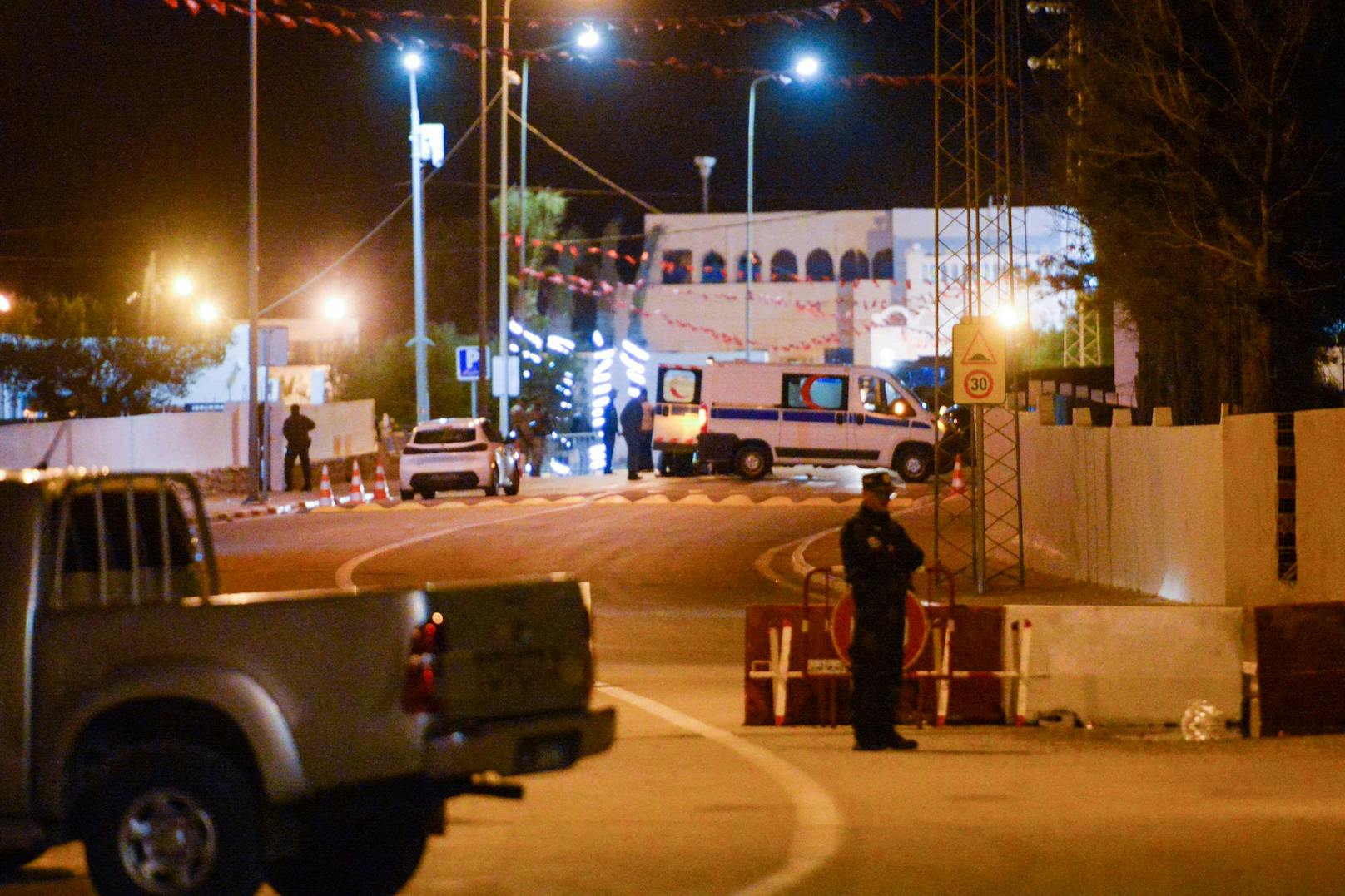 Im unmittelbaren Nahbereich einer Synagoge in Tunesien soll ein Sicherheitsbeamter drei Menschen getötet haben. 