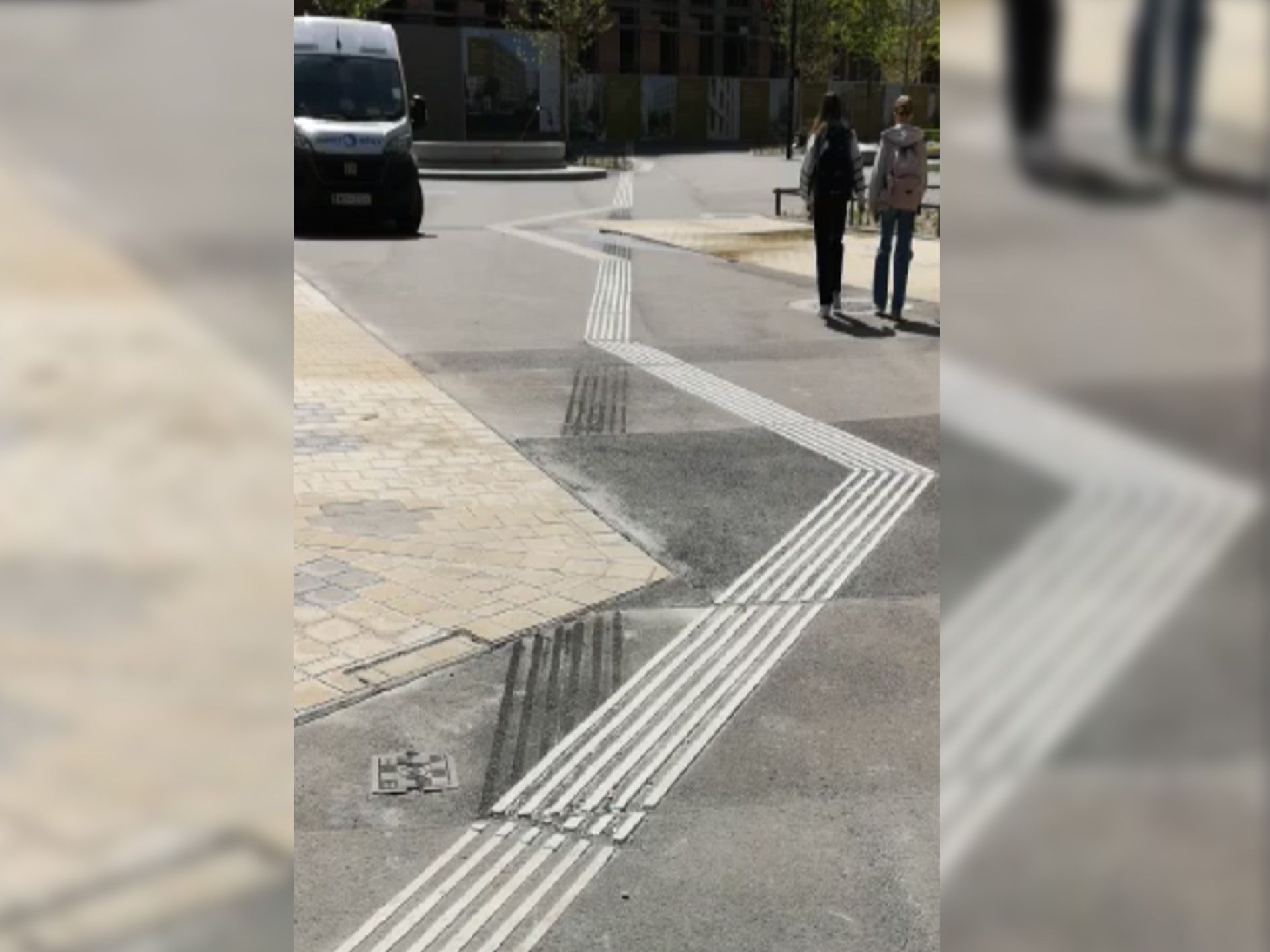 Das Blindenleitsystem in der Seestadt sorgt für Verwirrung