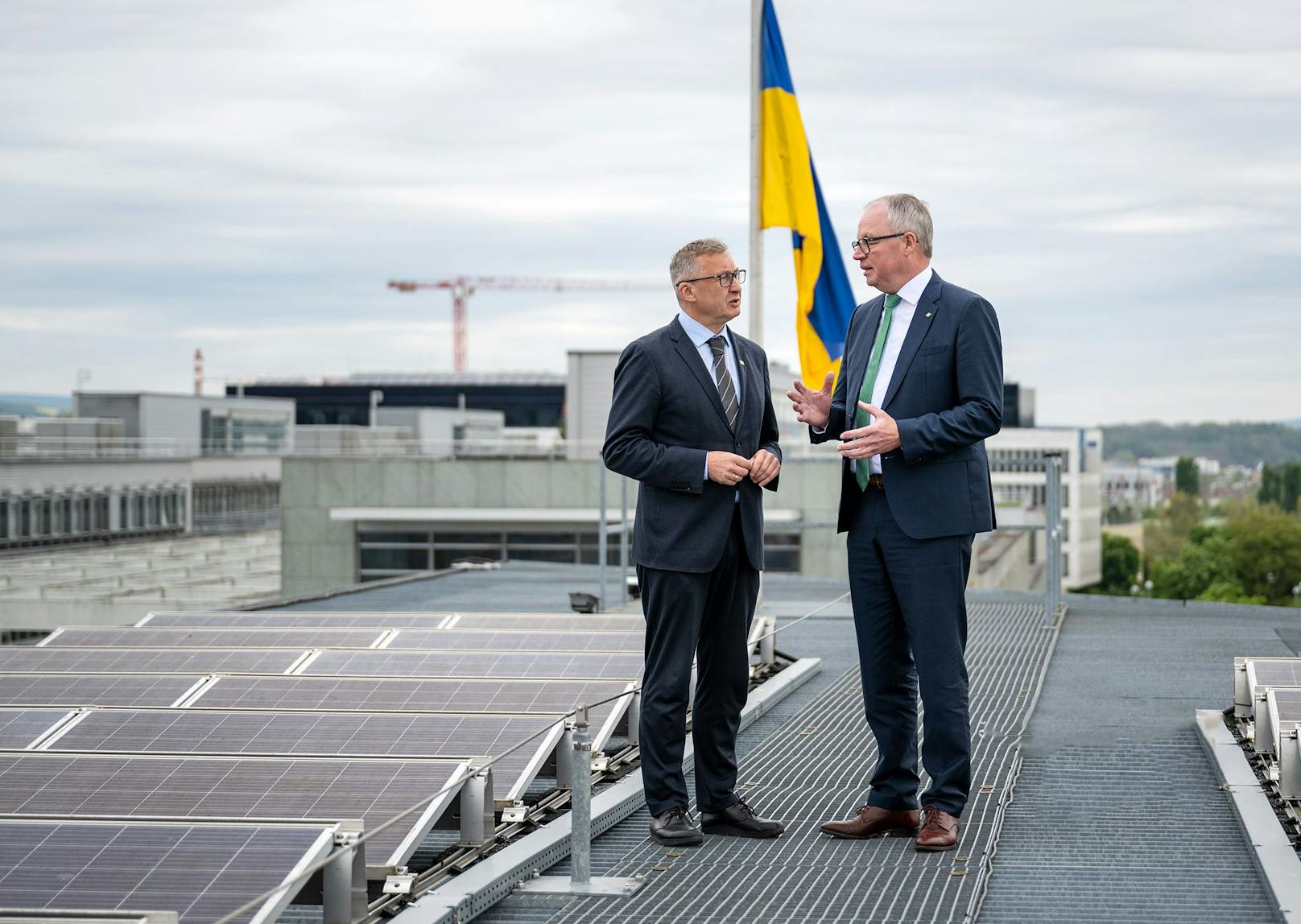 Laut Perkopf (r.) werde 2023 ein Rekordjahr im Bereich Erneuerbarer Energien.