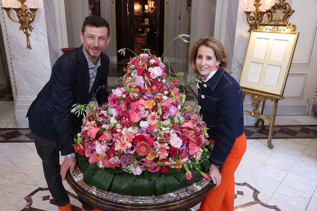 Heute.at - Statt Schoko gibt's Blüten: Blumen-Torte im Sacher