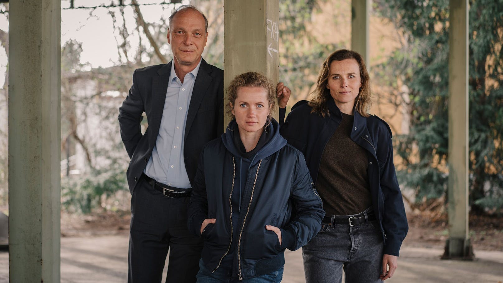Seit 2019 ermitteln Karin Gorniak (<strong>Karin Hanczewski</strong>, rechts), Leonie Winkler (<strong>Cornelia Gröschel</strong>) und Peter Schnabel (<strong>Martin Brambach</strong>) gemeinsam.