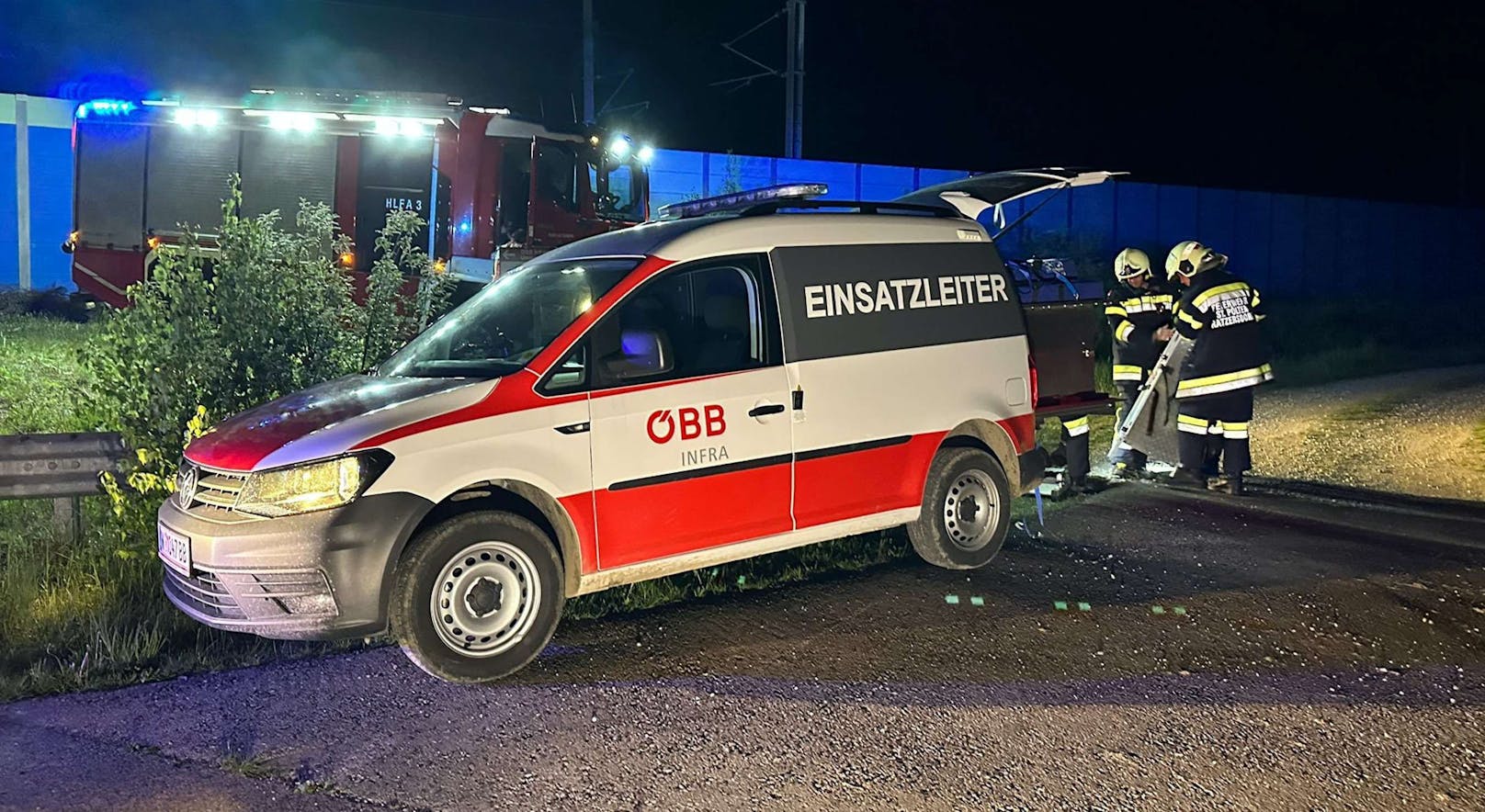 Einsatzleiter der ÖBB vor Ort.