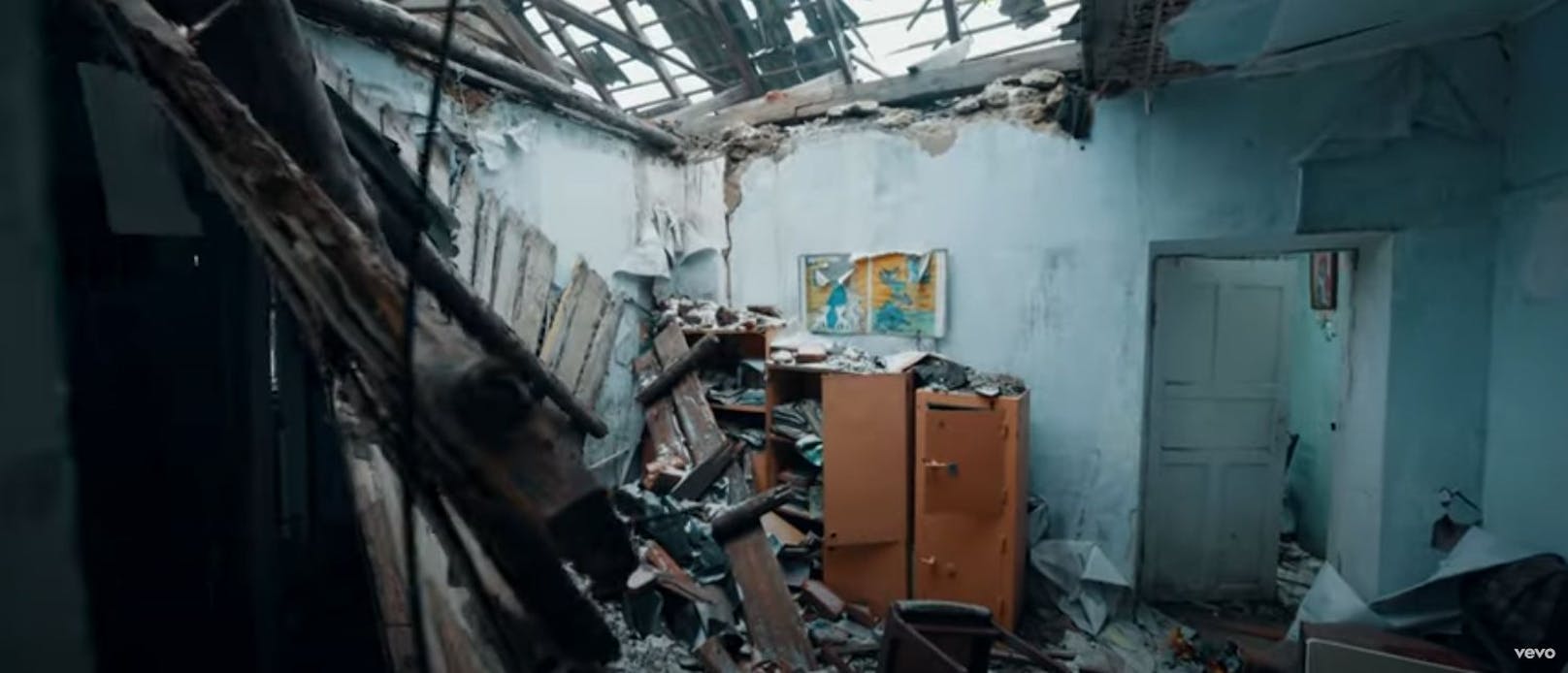 Die Eindrücke aus dem Imagine Dragons Ukraine-Video zu "Crushed" zum Durchklicken.