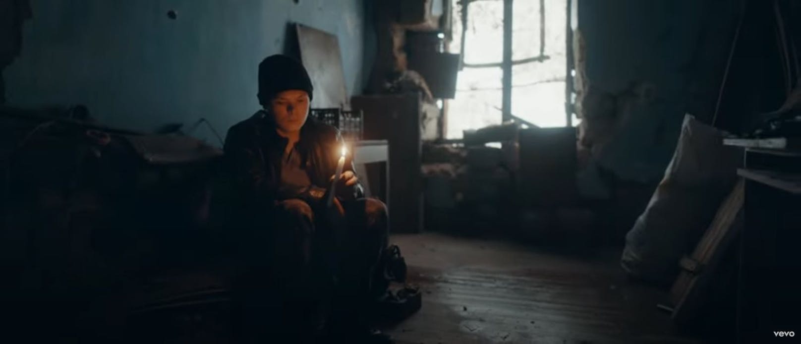 Die Eindrücke aus dem Imagine Dragons Ukraine-Video zu "Crushed" zum Durchklicken.