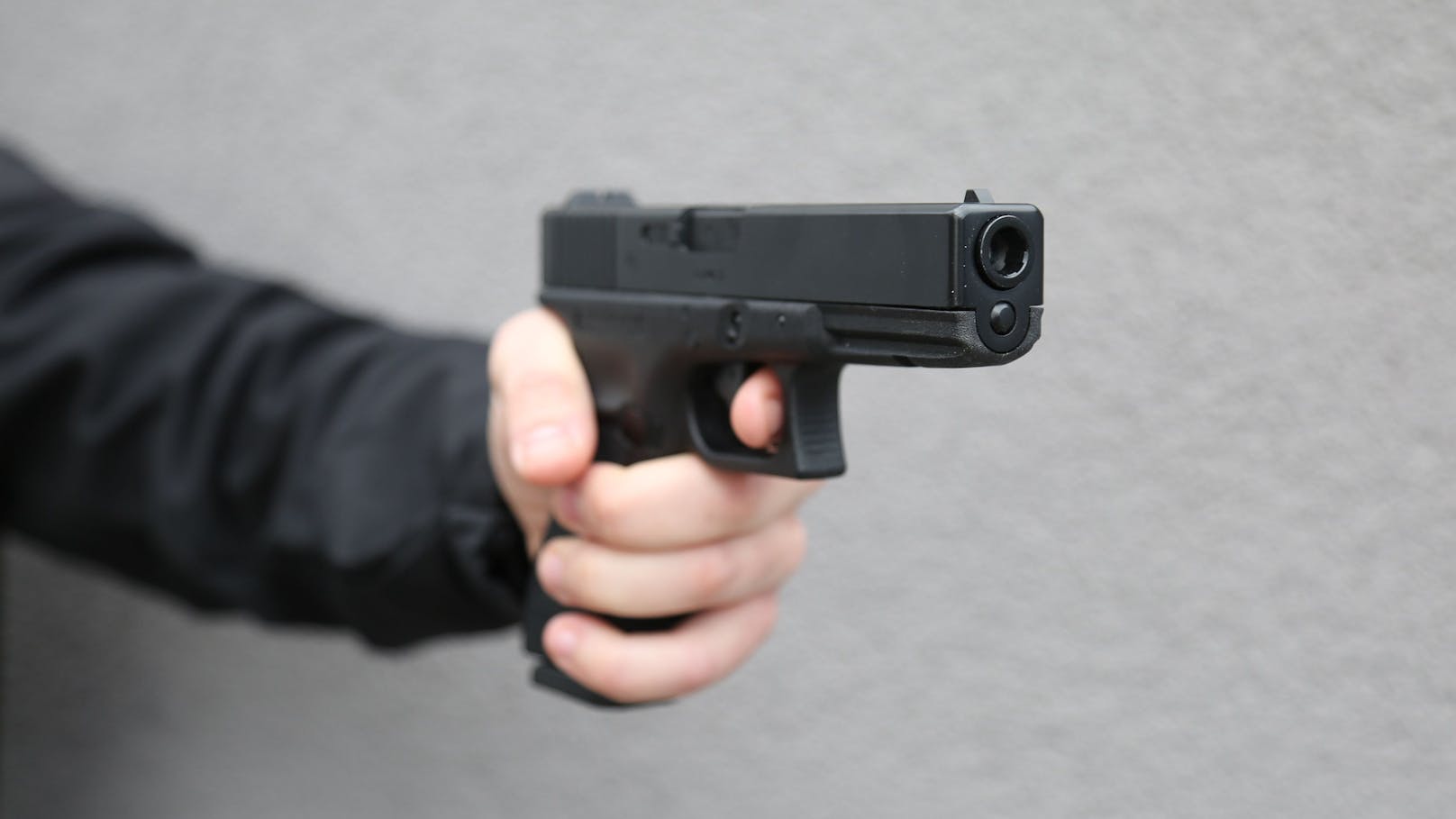 Lokalverkauf geht schief – Besitzer mit Waffe bedroht