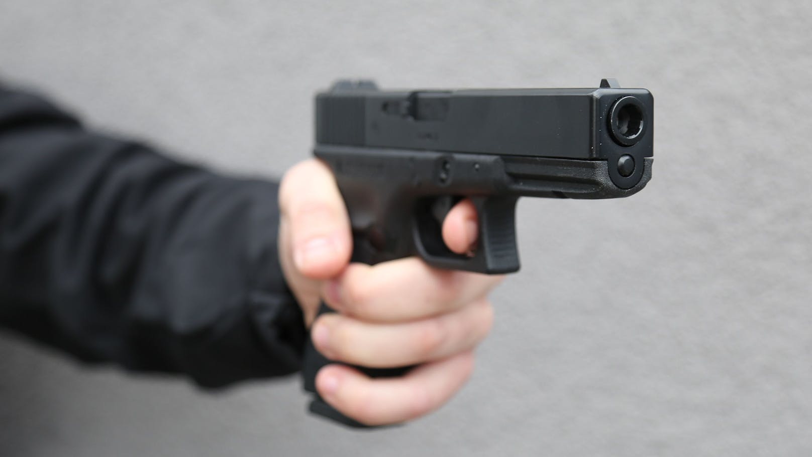 Lokalverkauf geht schief – Besitzer mit Waffe bedroht