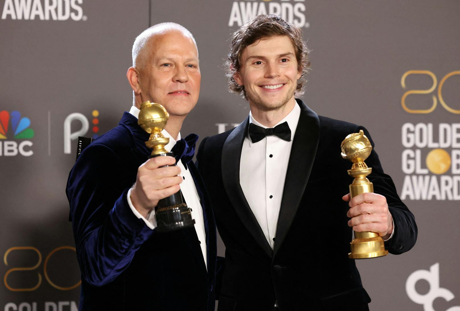 Ryan Murphy (links) hat mit seinen Serien bereits etliche Preise gewonnen. Hier im Bild mit "Dahmer"-Darsteller Evan Peters.