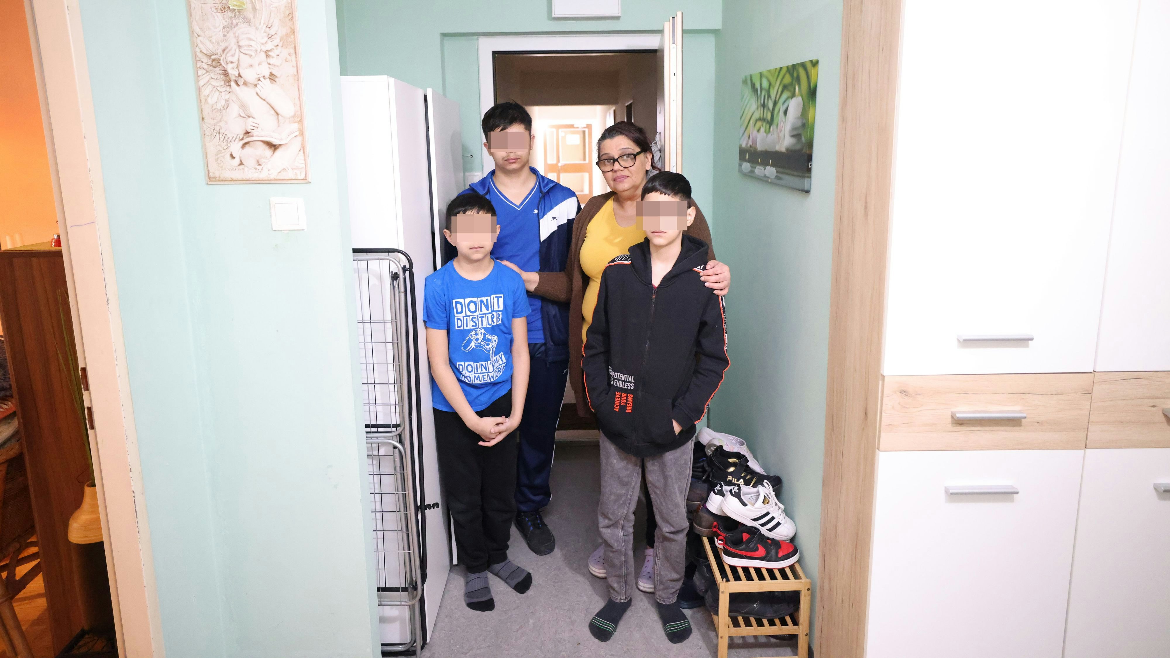 Bozica K. (54) mit ihren Enkeln Leon, Antonio und Samuel. 