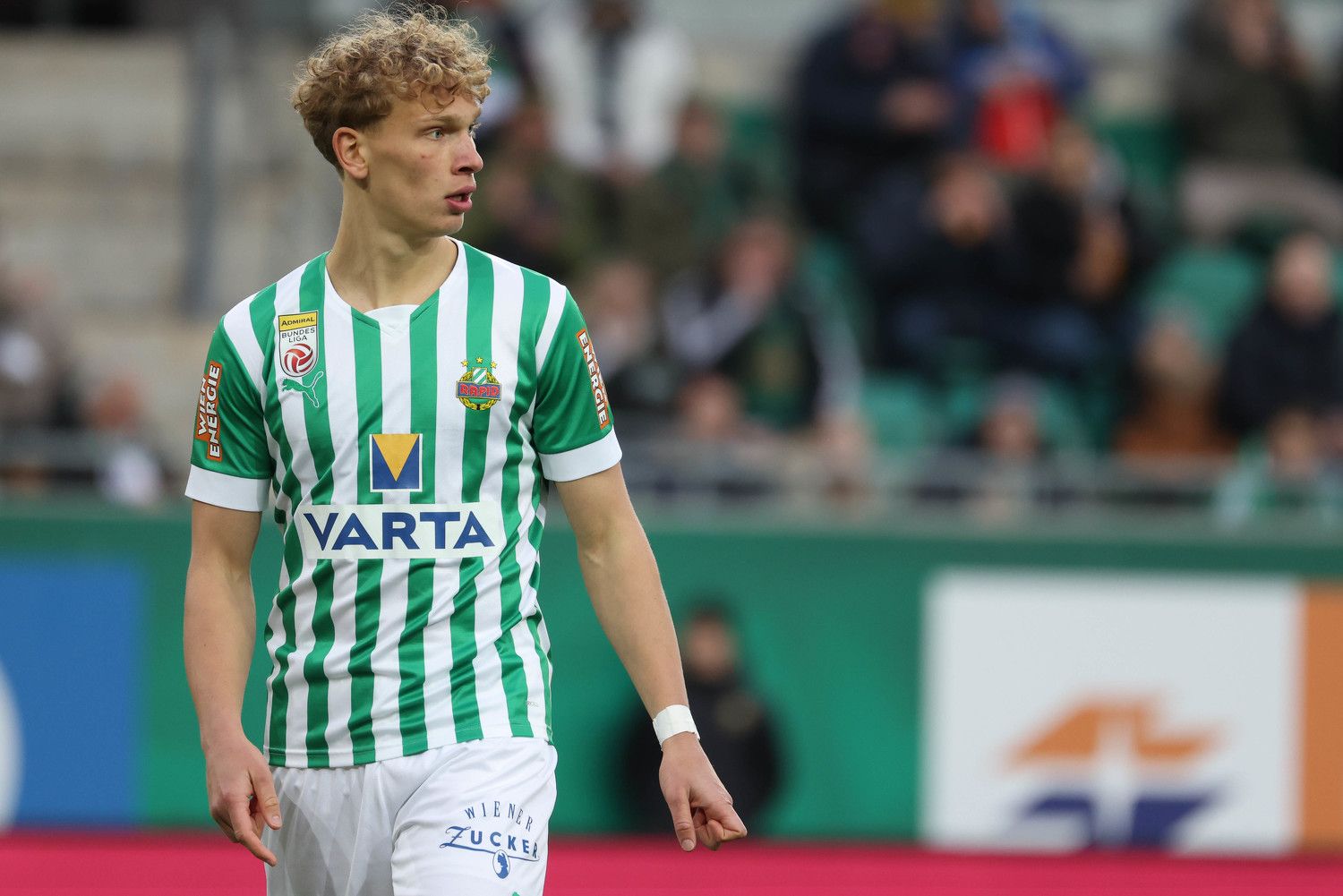 Rapid-Abwehrspieler Leo Querfeld sieht Rapid immer als Derby-Favoriten. 