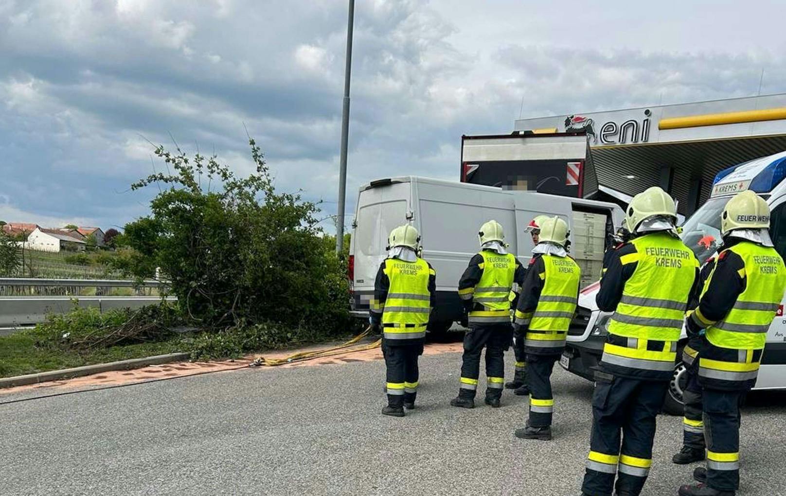 Der Lenker dürfte die Abfahrt zur Tankstelle mit der B37 verwechselt haben.