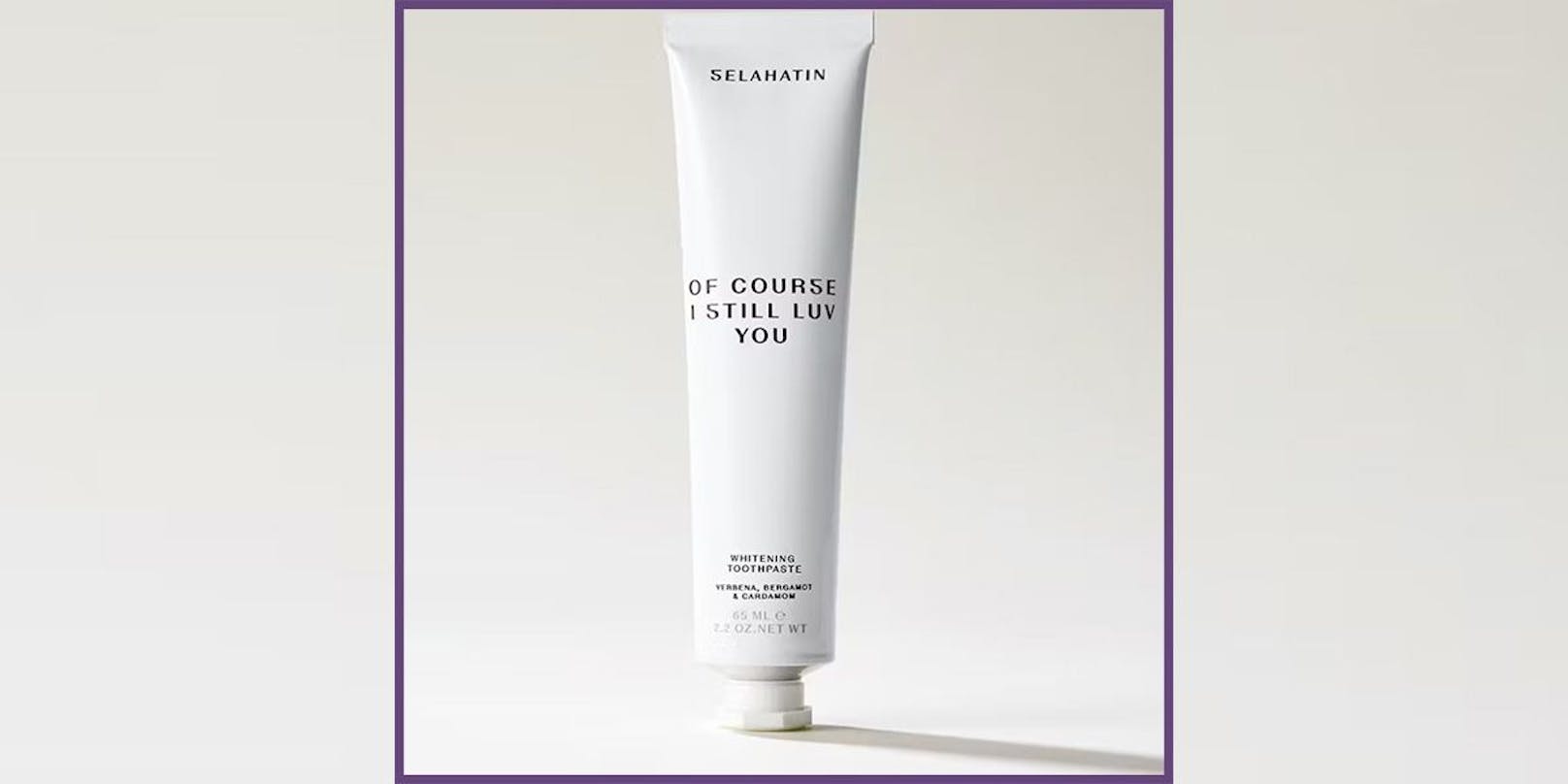 Die Zahnpasta namens <a href="https://www.selahatin.com/shop/of-course-i-still-luv-you-whitening-toothpaste">"Of Course I Still Luv You"</a>&nbsp;(Bild) duftet nach Verbene, Bergamotte, Kardamom und Pinie.