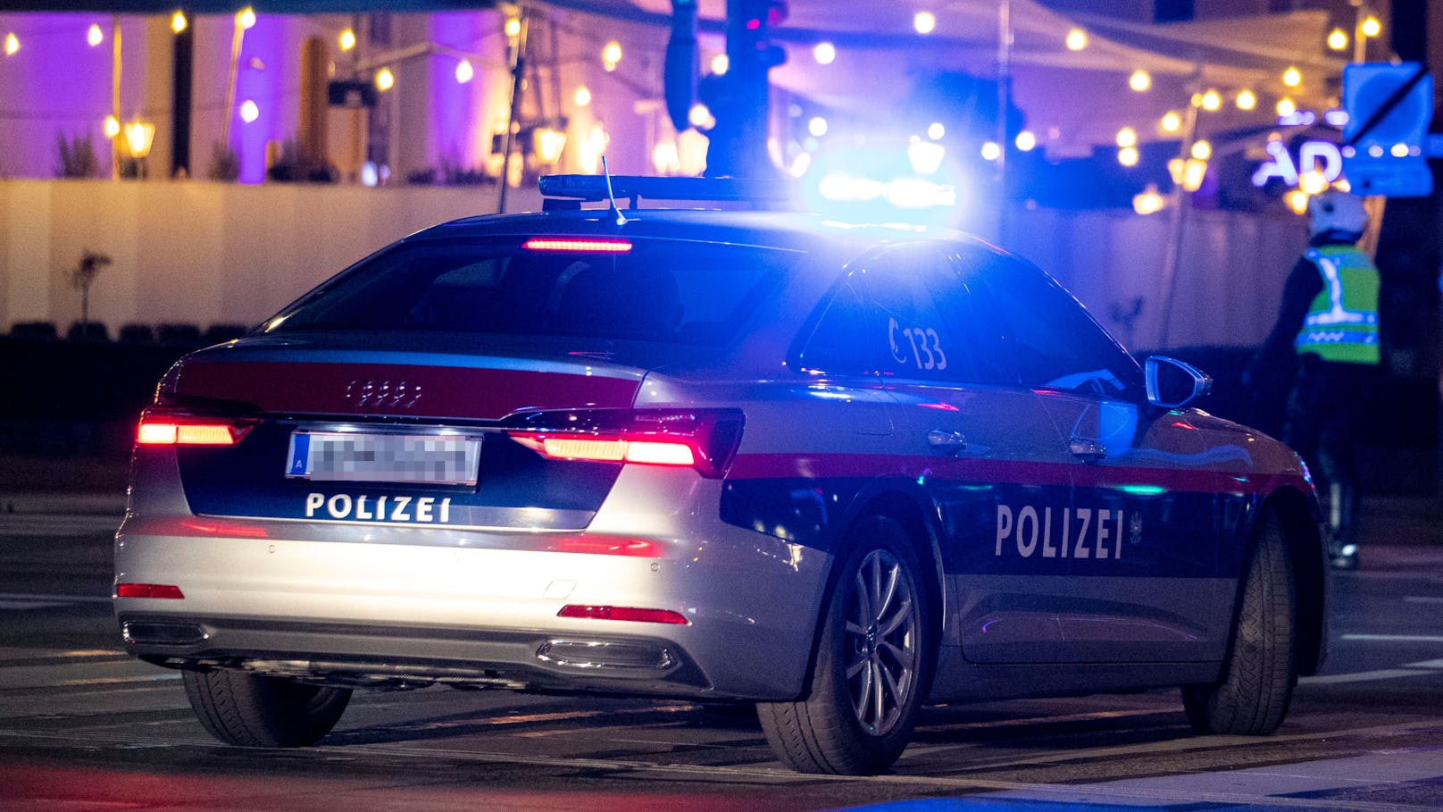 Polizei stoppt Autofahrer (22) – plötzlich rast er los