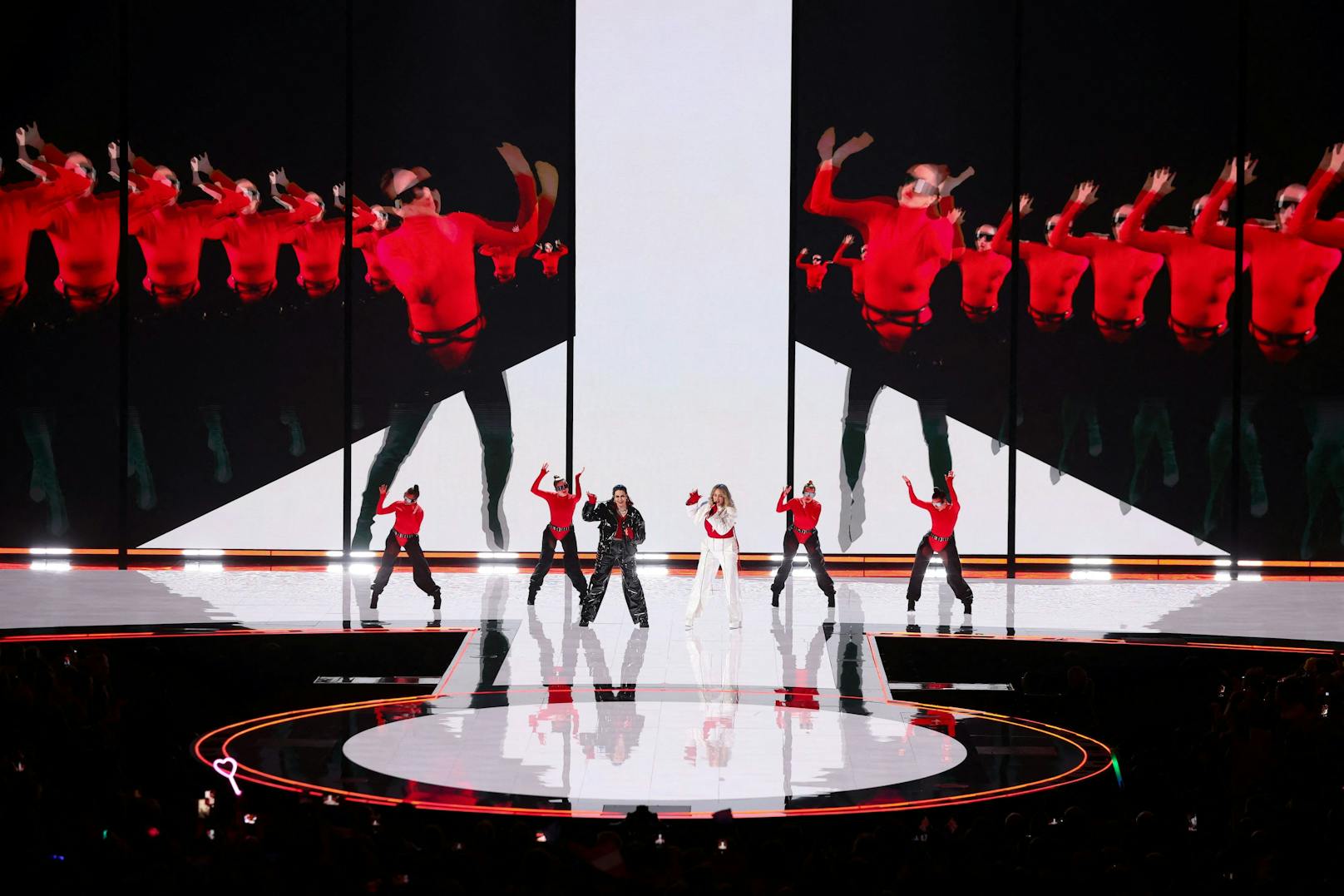 Große Show: Die "Song Contest 2023"-Performance von Teya & Salena kann sich sehen lassen.