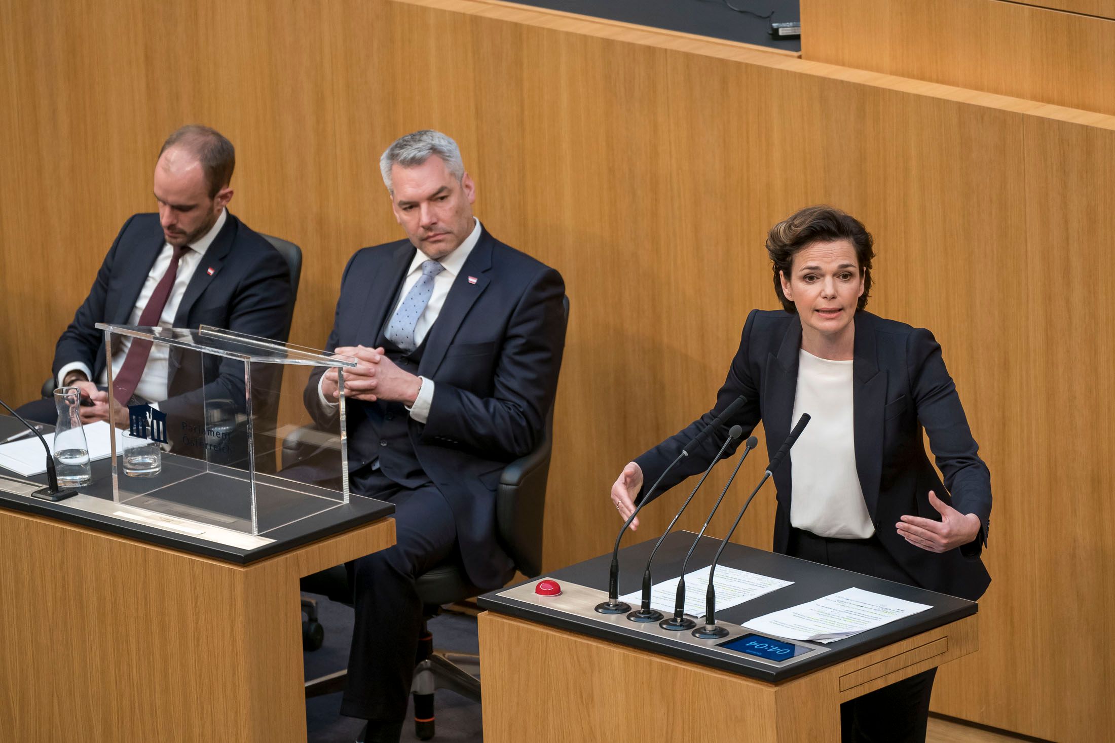 karl nehammer, pamela rendi-wagner während der ersten sitzung nach der wiedereröffnung des neu renovierten parlaments, nationalrat, plenum, 20230125 foto: helmut graf/tageszeitung heute