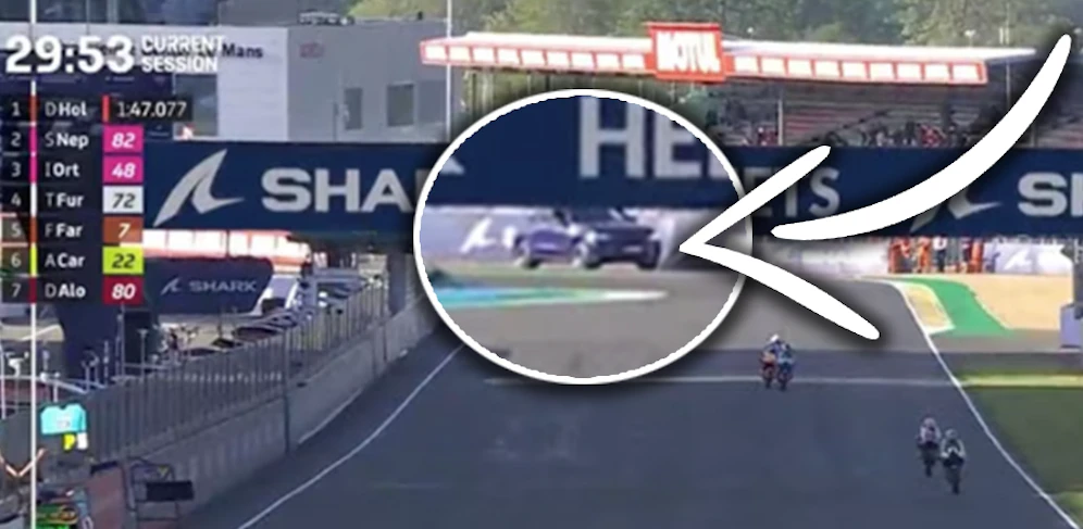 Ein BMW verirrte sich auf die Moto3-Strecke