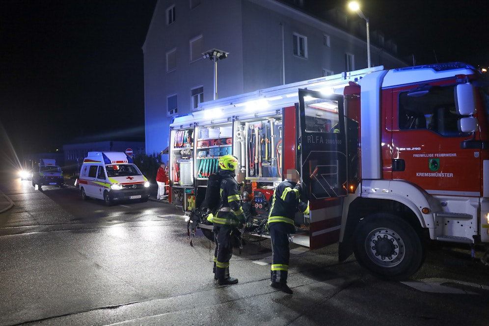 Ein Großaufgebot an Einsatzkräften war bei dem Brand in Kremsmünster; für den Mann kam aber jede Hilfe zu spät.