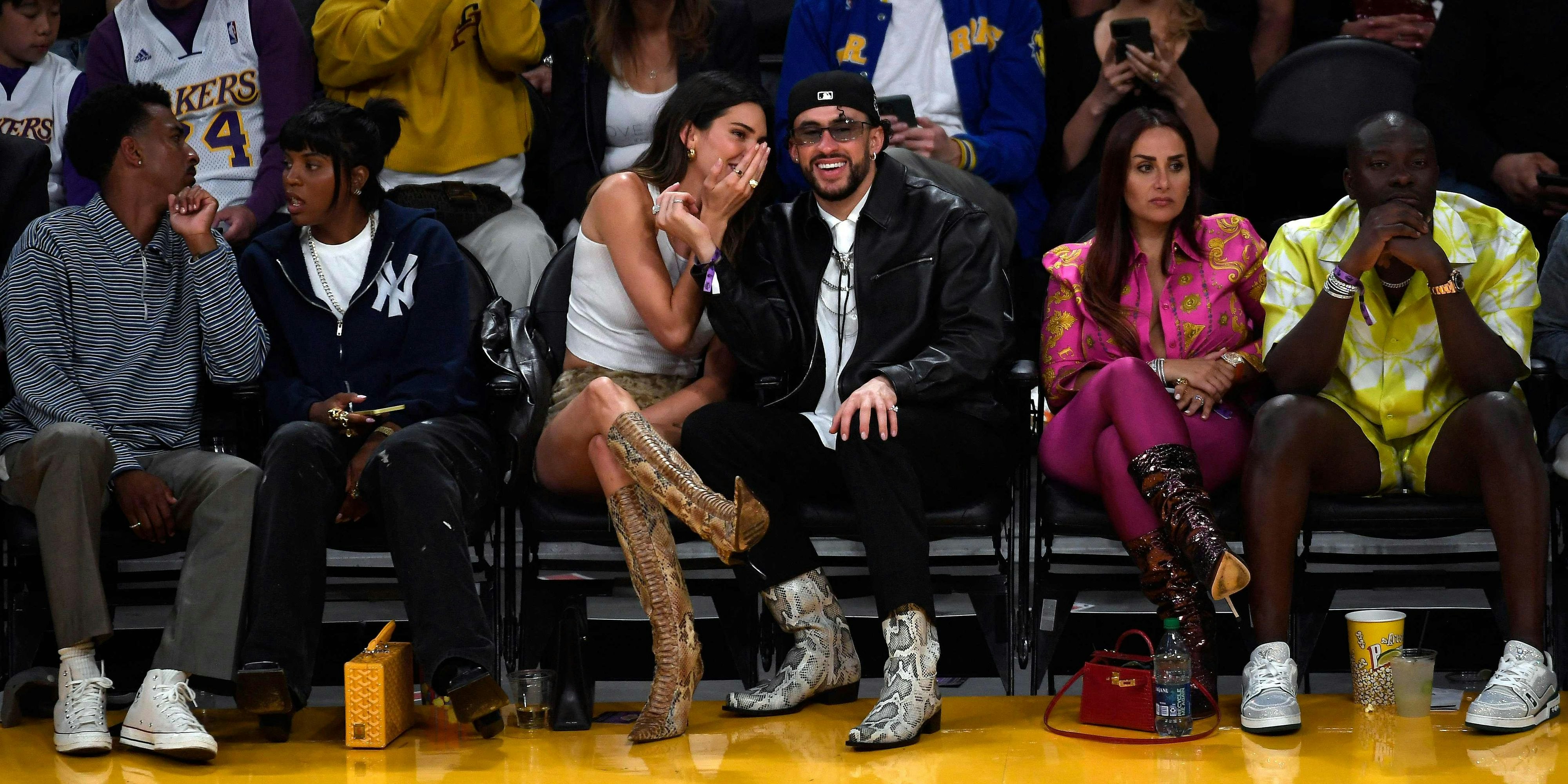 Kendall Jenner and Bad Bunny attend the Western Conference Semifinal Playoff game between the Los Angeles Lakers and Golden State Warriors at Crypto.com Arena on May 12, 2023 in Los Angeles, California. Kevork Djansezian/Getty Images/AFP (Photo by KEVORK DJANSEZIAN / GETTY IMAGES NORTH AMERICA / Getty Images via AFP) - 20230512_PD18969 - Rechteinfo: Rights Managed (RM) Fotografische Urheberrechte sind garantiert. Der Kunde selbst hat insbesondere die Persönlichkeitsrechte der abgebildeten Personen in eigener Verantwortung zu beachten (AGBs Punkt 5). Nur für redaktionelle Nutzung durch Tageszeitungen und Onlinemedien!