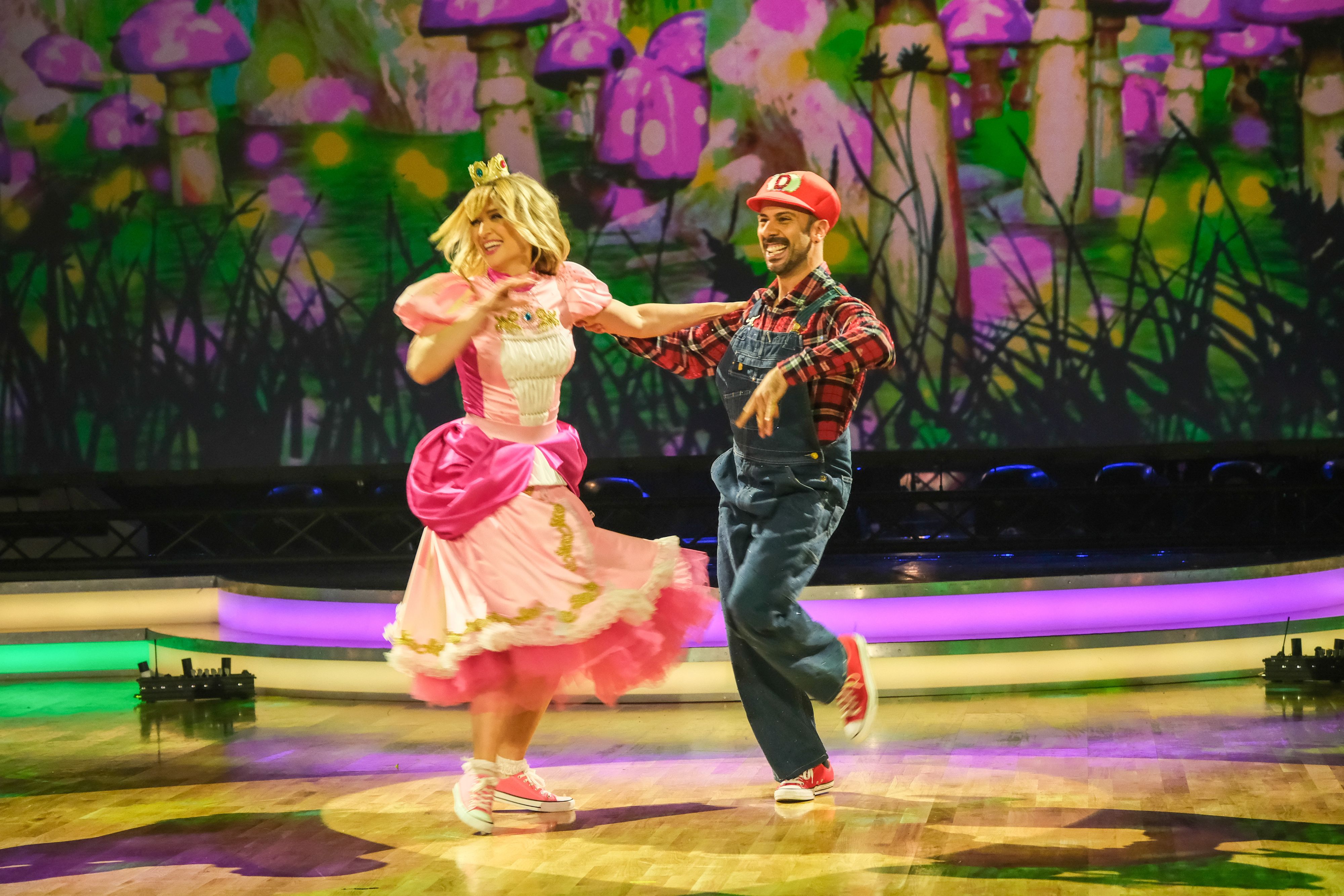 Als Prinzessin und Heimwerker präsentierten sich Corinna und Danilo im ORF-Finale.