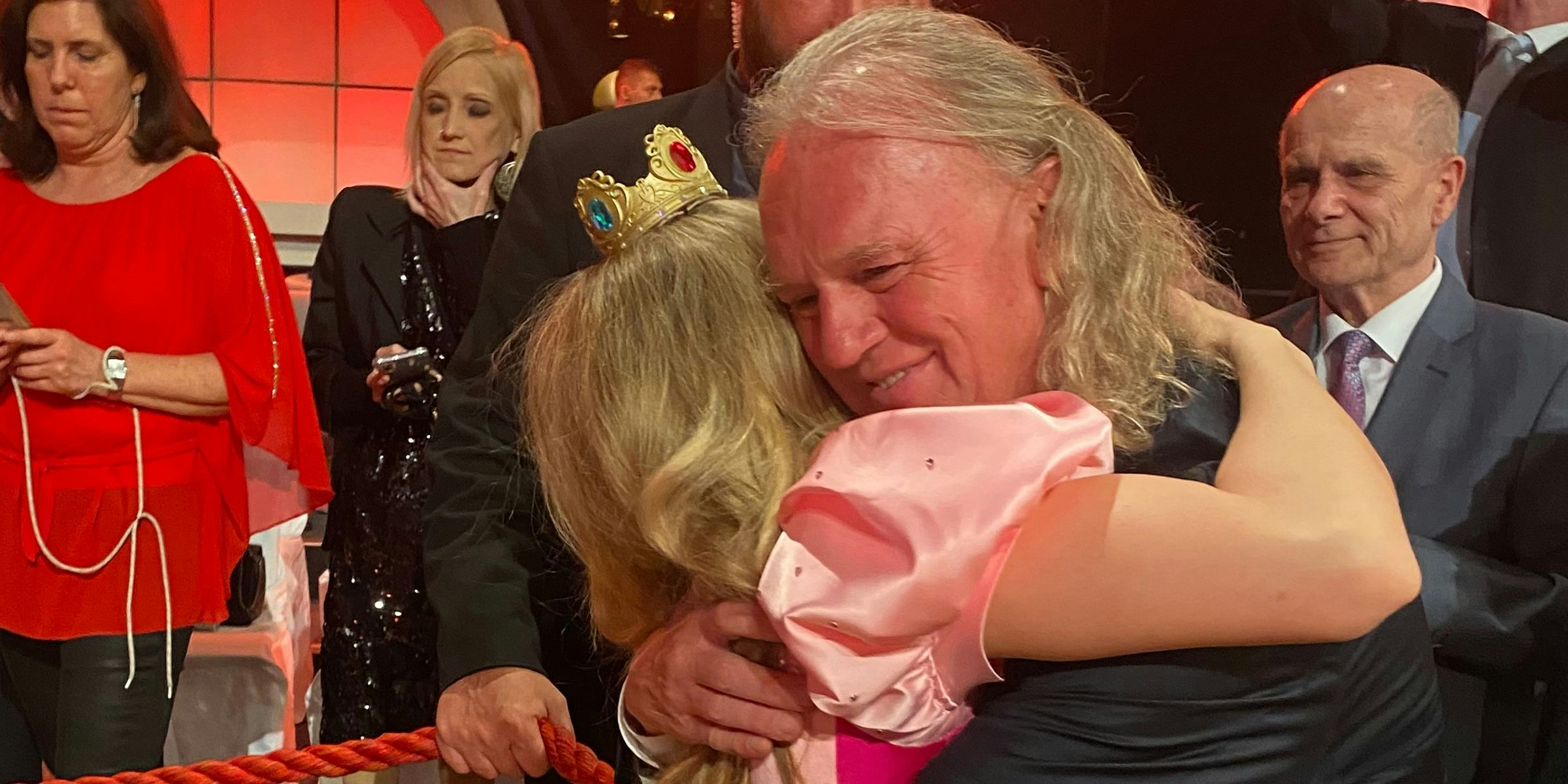 Nach der Show hat nur ein Mann für Corinna Priorität: Ihr Papa-