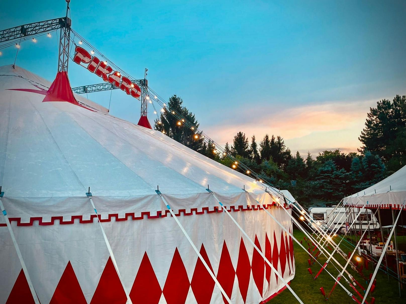 Der Circus Pikard tourt derzeit durch Niederösterreich.
