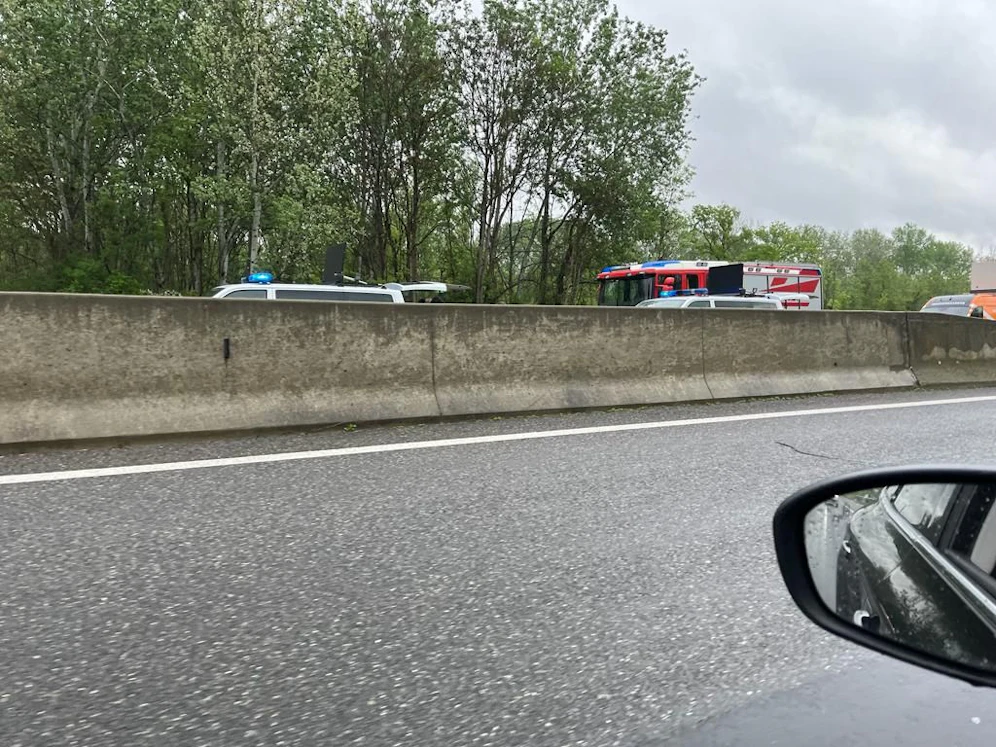 Unfall in NÖ: Einsatzkräfte vor Ort.