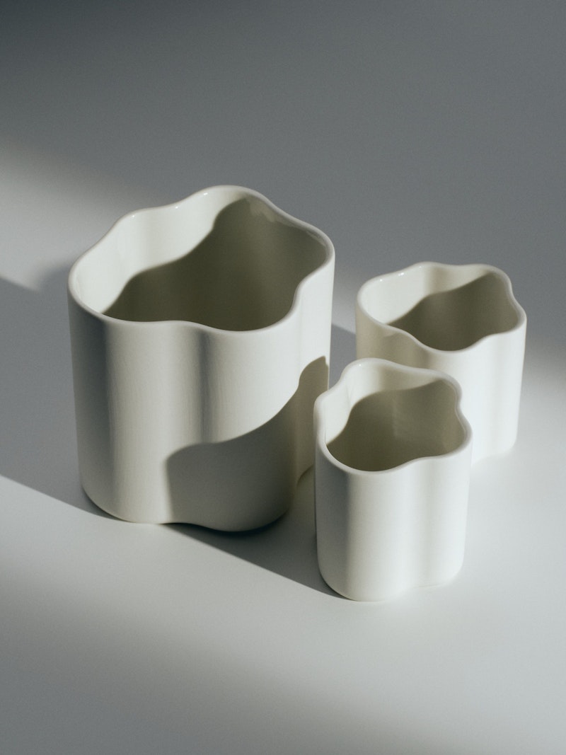 Die Jars sind Allrounder-Pieces, die dekorativ und funktionell genutzt werden können. Sei es als Behälter für Make-Up, Pinsel, Stifte, oder auch als Bowl für kleine Treats. Ab 29 Euro.