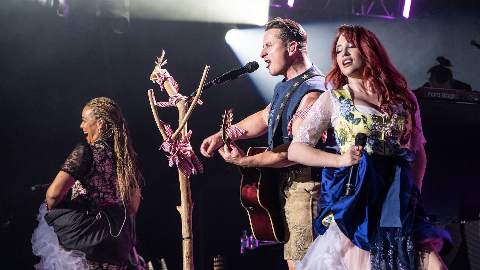 Mit seiner "Dirndl-Wahnsinn-Hulapalu!"-Tour schreibt Andreas Gabalier ein neues Kapitel der "Volks-Rock'n Roller"-Geschichte: "Meine Fans sind einfach der Wahnsinn!"