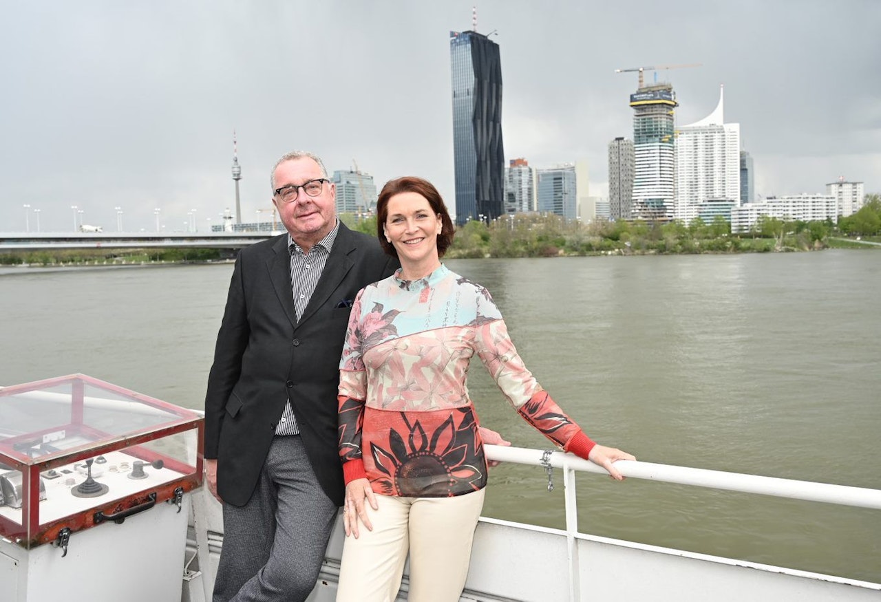 Heute.at - Passagiere schippern zu Musicalklängen über die Donau