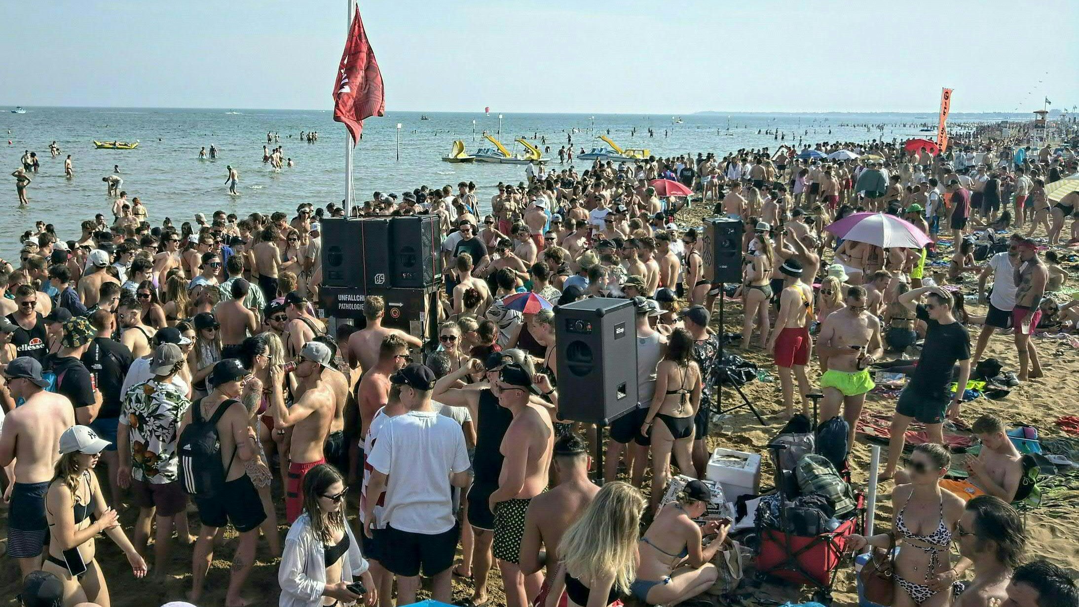 Tausende Party-Touristen aus Österreich sorgen Jahr für Jahr für Ärger in Lignano