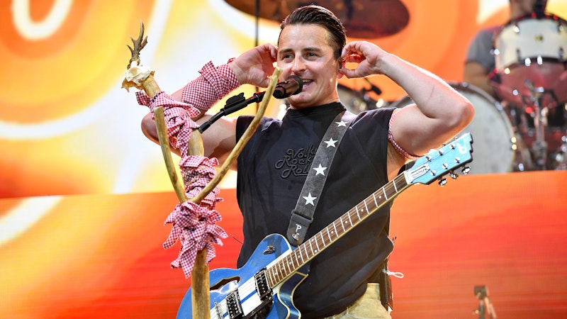 Mit seiner "Dirndl-Wahnsinn-Hulapalu!"-Tour schreibt Andreas Gabalier ein neues Kapitel der "Volks-Rock'n Roller"-Geschichte: "Meine Fans sind einfach der Wahnsinn!"