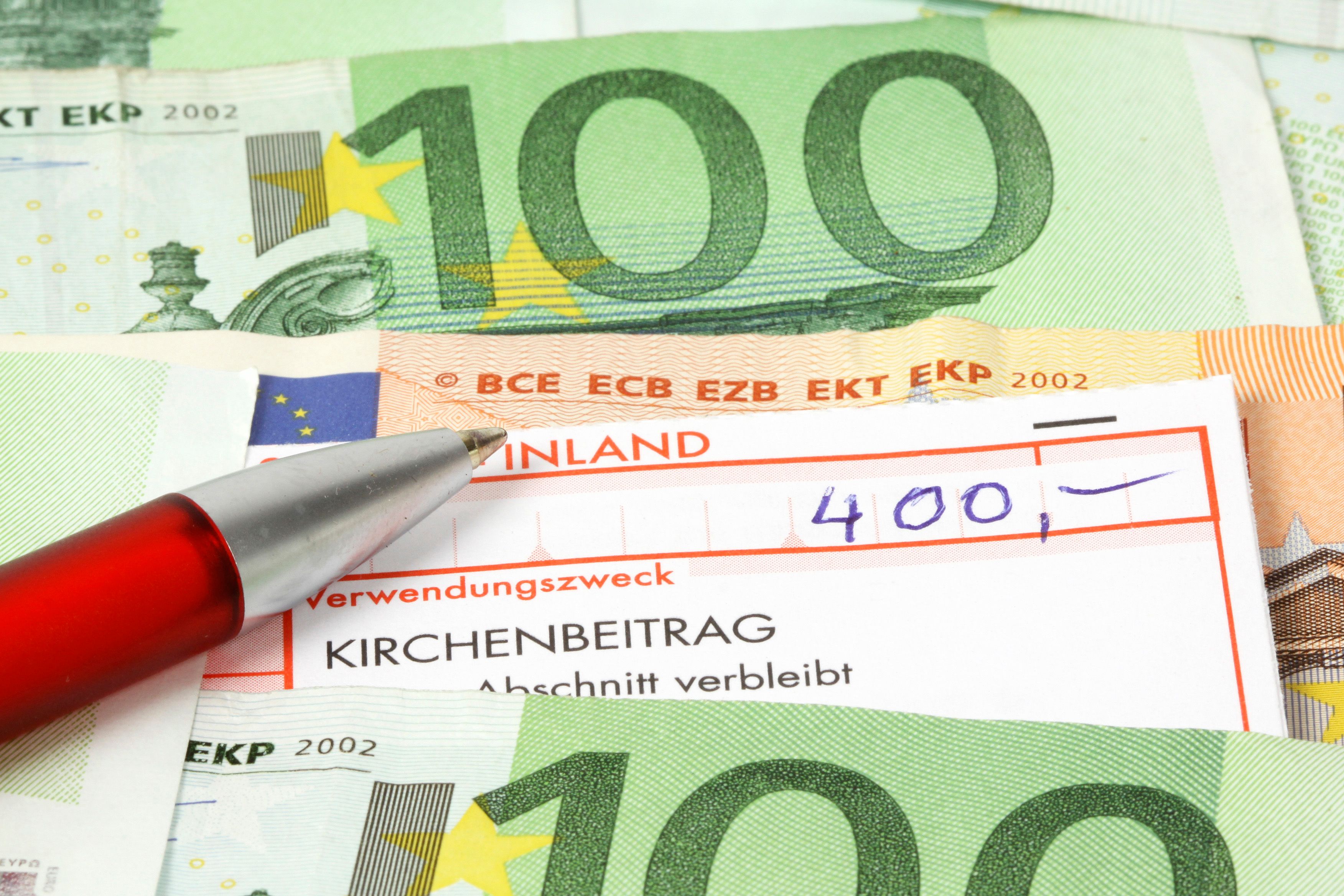 Die Kirche treibt jetzt verschärft die Beiträge ein - es kommt auch schon zu Pfändungen.