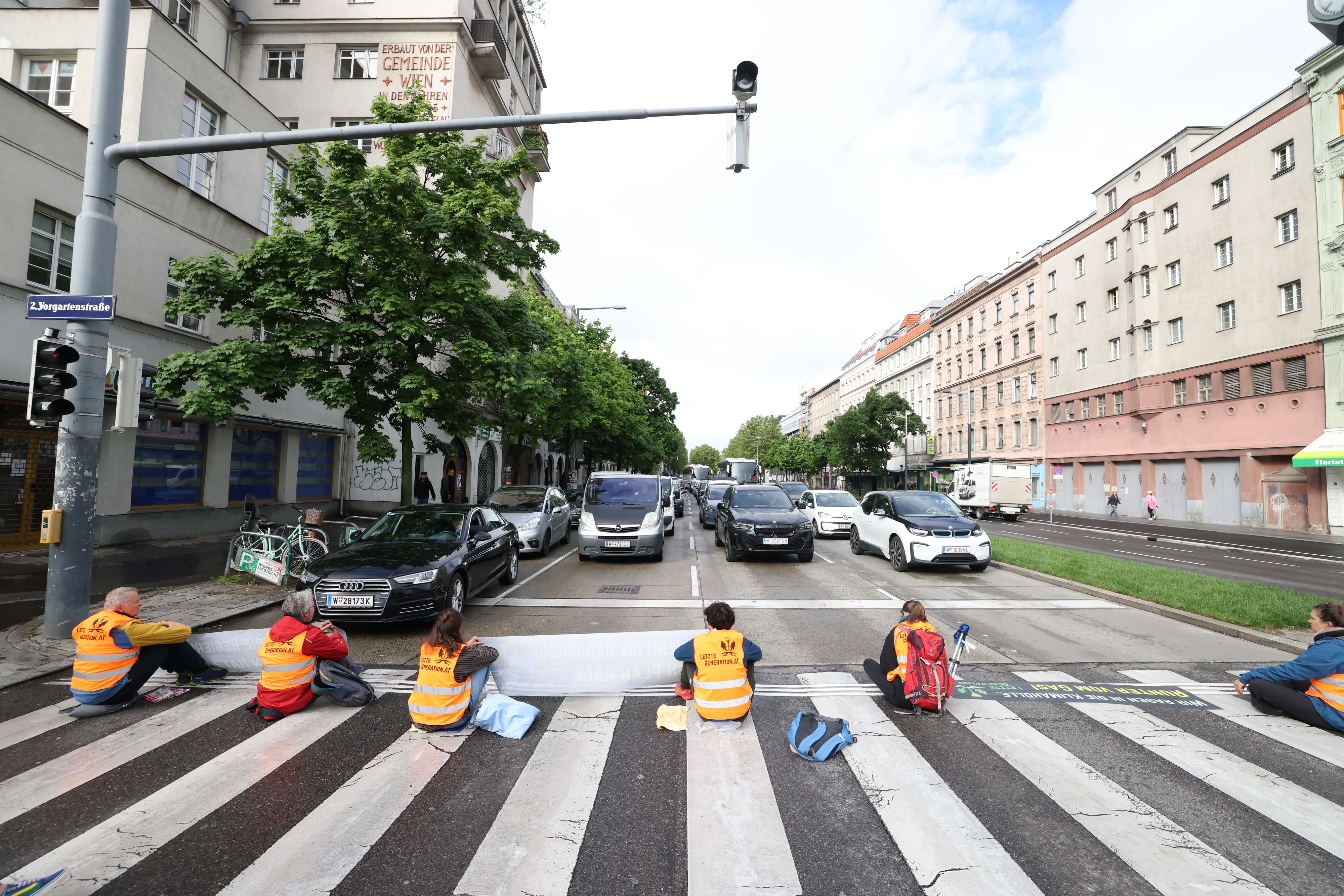 Nach drei Wochen versprechen die Aktivisten eine Klebe-Pause.&nbsp;