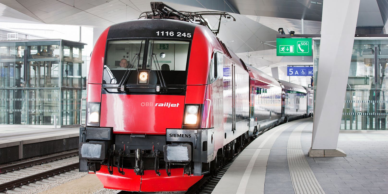 Railjets nach Vorarlberg und Zürich können den Abschnitt nicht passieren. (Symbolbild)