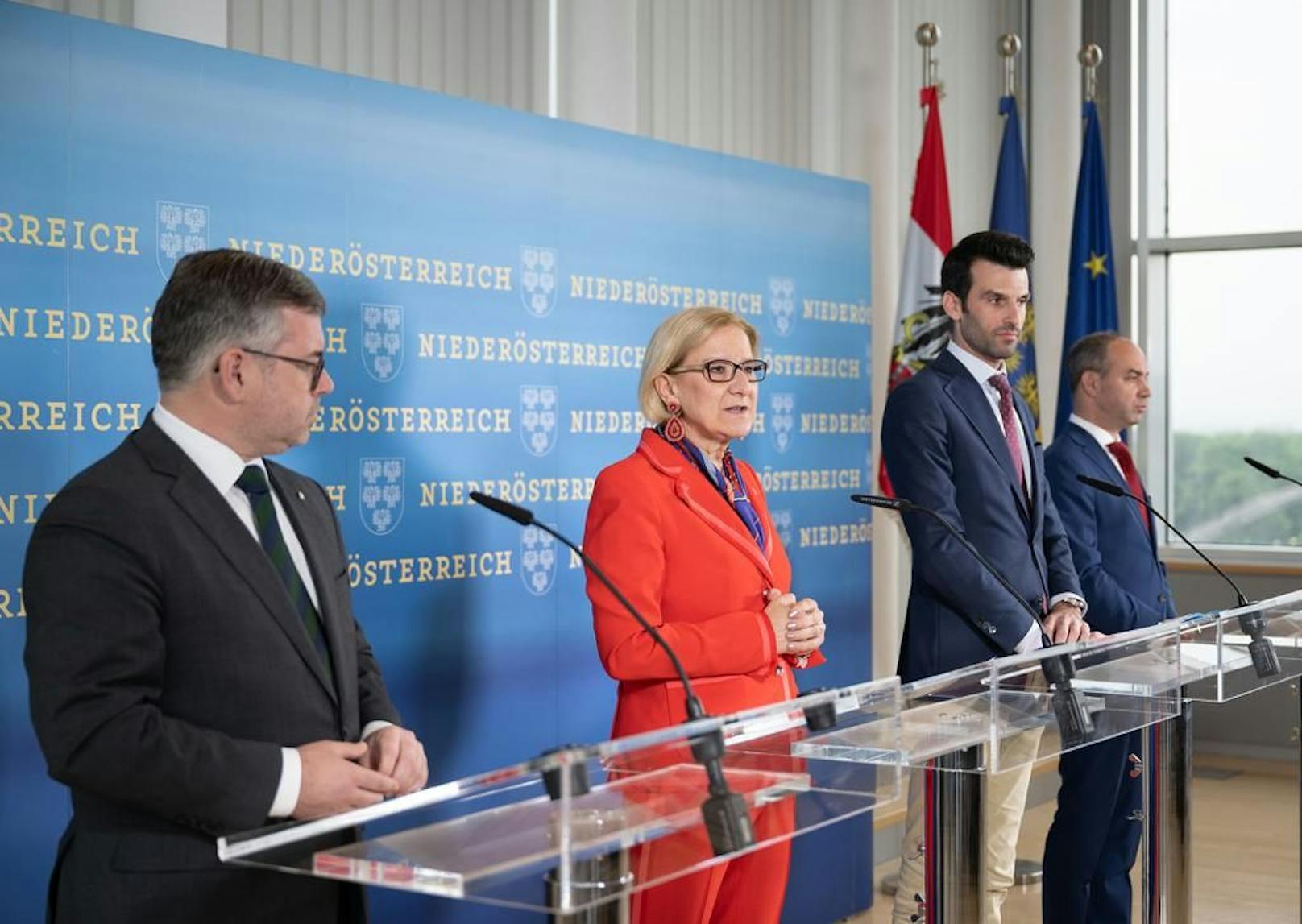 Landesrat Ludwig Schleritzko, Landeshauptfrau Johanna Mikl-Leitner, LH-Stellvertreter Udo Landbauer und Landesrat Christoph Luisser