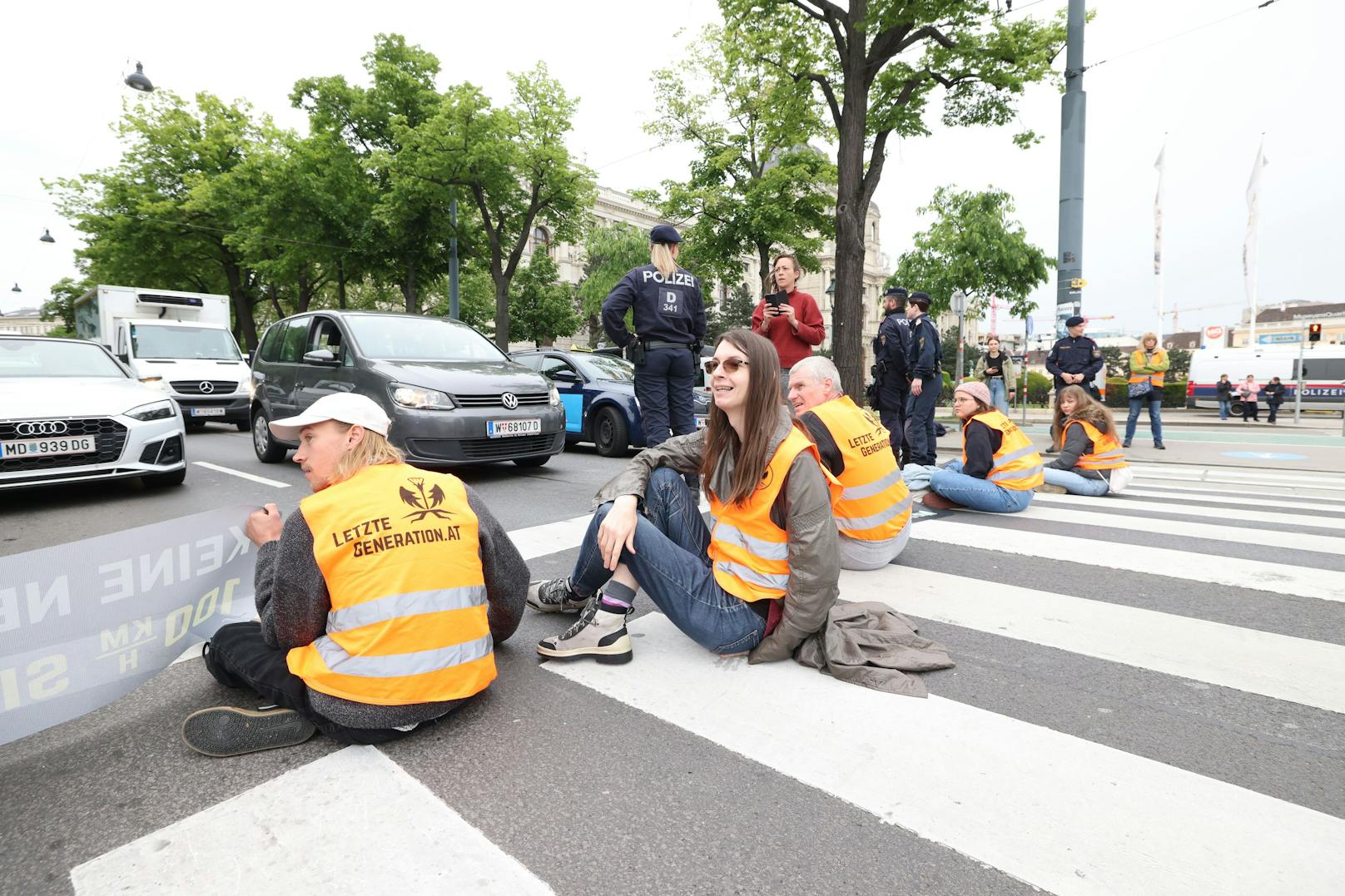 Die Klima-Kleber bei einem Protest in Wien.
