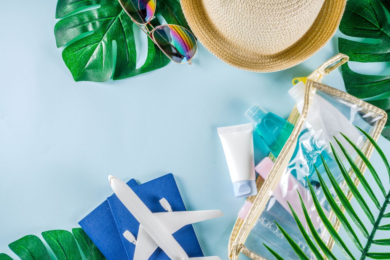 Wenn du eine lange Reise vor dir hast ist vor allem eine Sache wichtig: Komfort! Das kann sich auf deine Kleidung beziehen, wichtig ist allerdings, dass auch deine Haut hoch in der Luft gepflegt und versorgt wird.