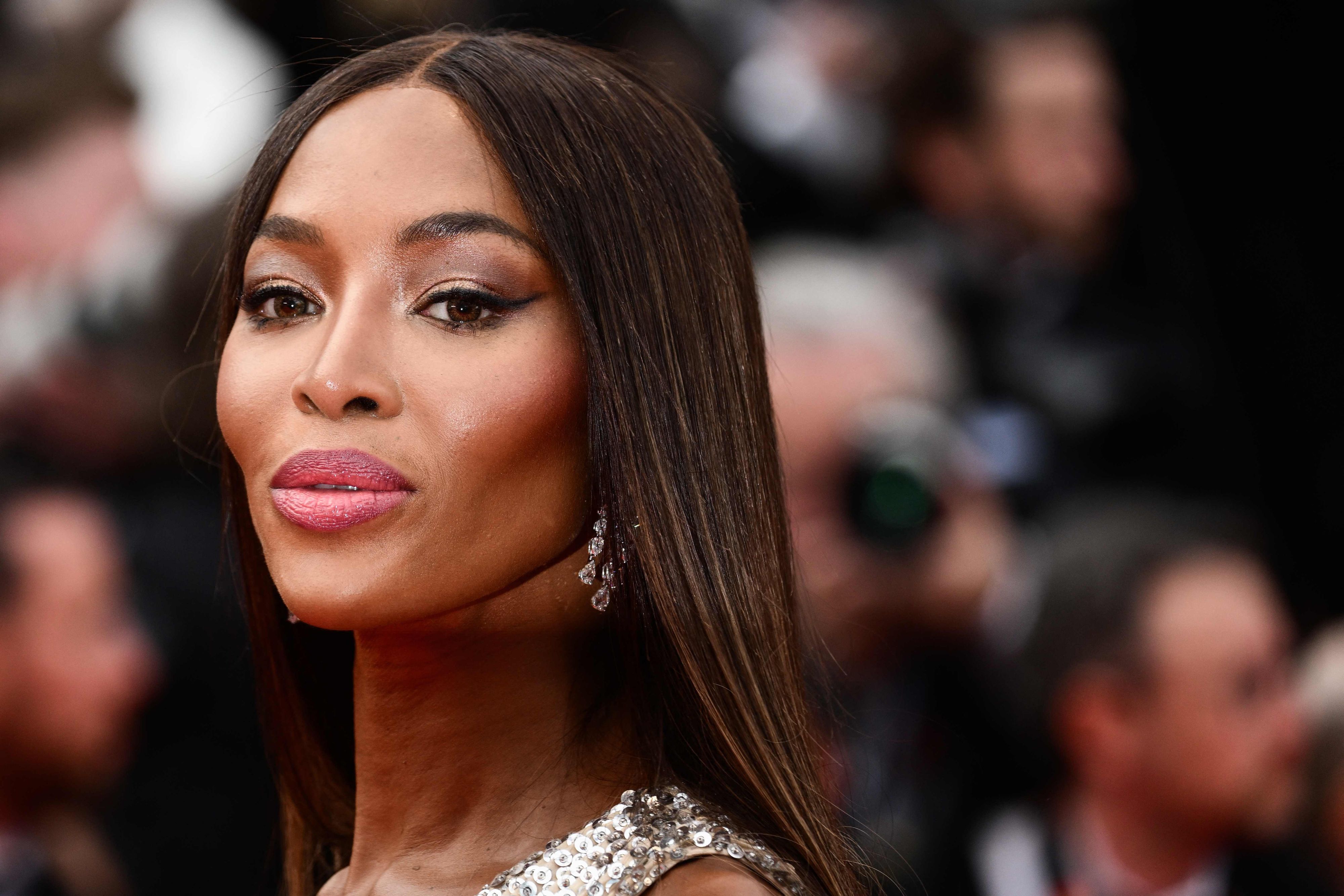 Naomi Campbell gibt preis, dass sie sich mit ihrer Kokainsucht in den 90ern fast umgebracht habe.