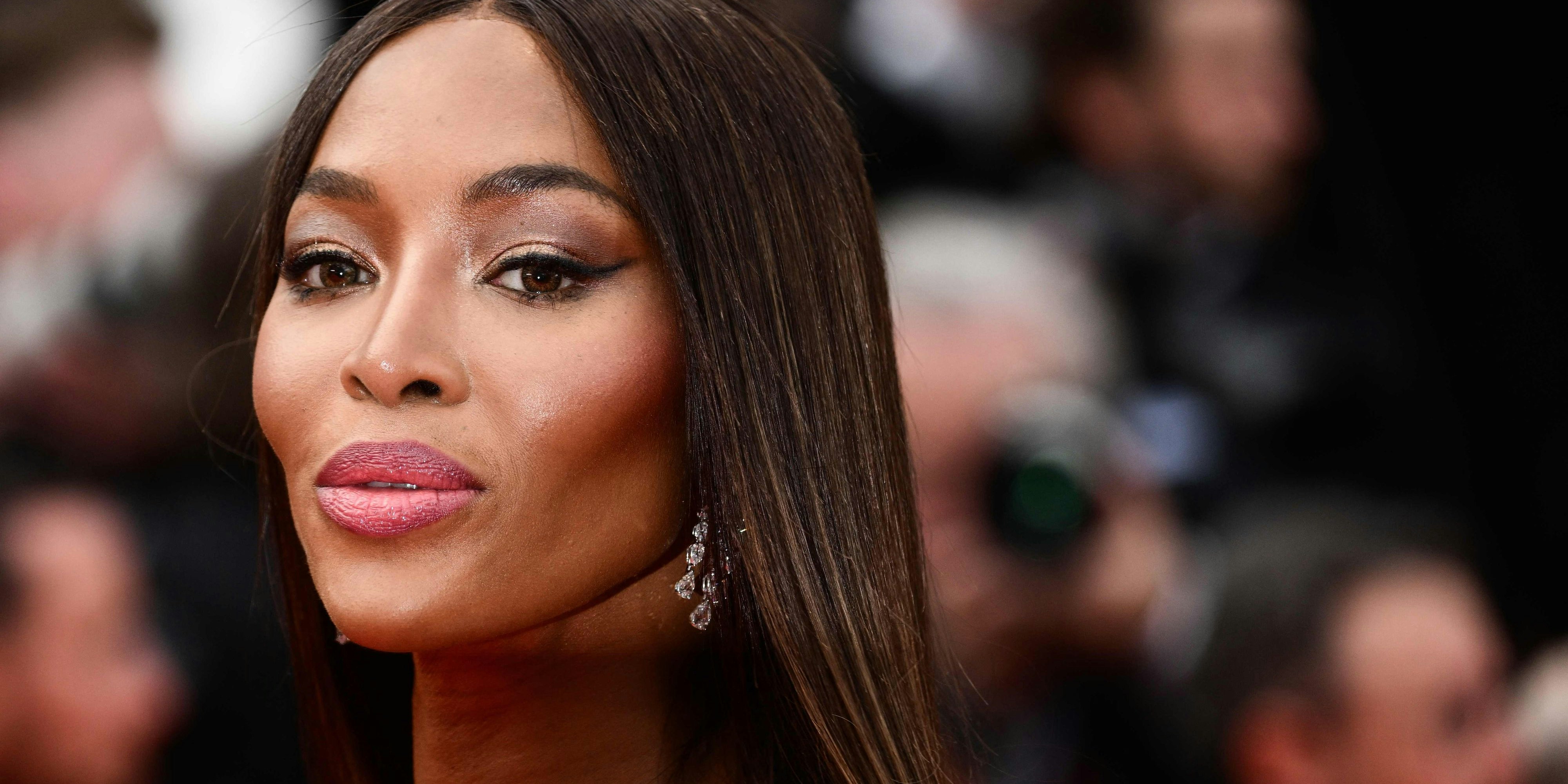 British model Naomi Campbell arrives for the opening ceremony and the screening of the film "Jeanne du Barry" during the 76th edition of the Cannes Film Festival in Cannes, southern France, on May 16, 2023. (Photo by CHRISTOPHE SIMON / AFP) - 20230516_PD12135 - Rechteinfo: Rights Managed (RM) Nur für redaktionelle Nutzung! Werbliche Nutzung erfordert Freigabe: bitte schicken Sie uns eine Anfrage.