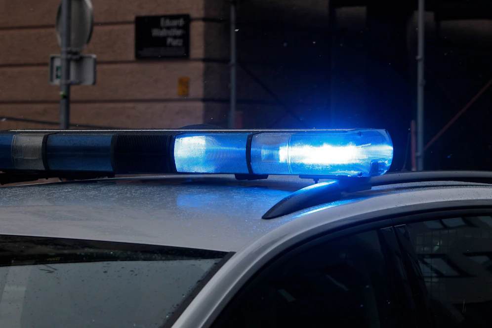 Ein Polizist wurde bei der Auseinandersetzung verletzt. 