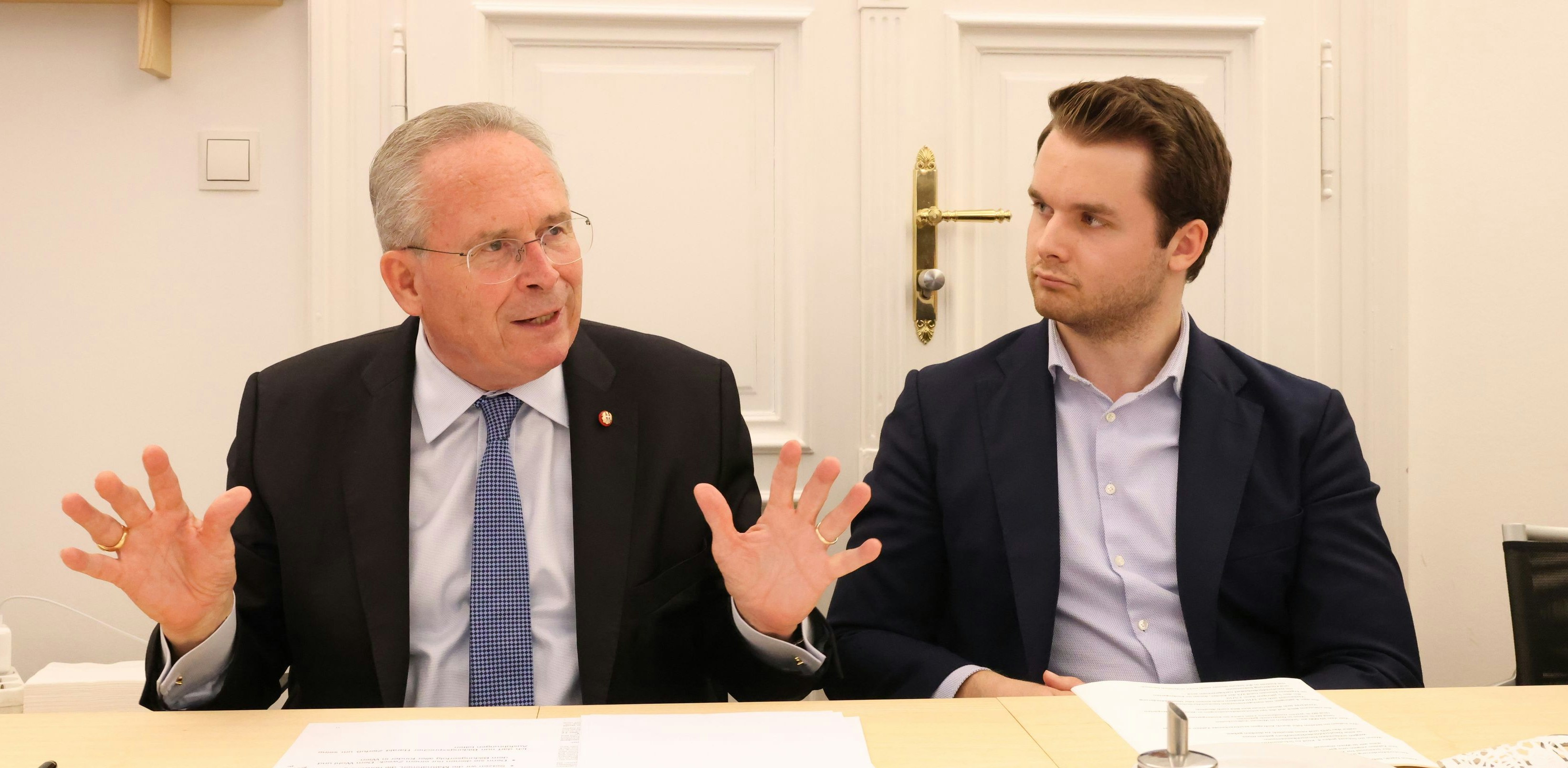 ÖVP-Landesparteiobmann Karl Mahrer und Bildungssprecher Harald Zierfuß fordern Maßnahmen, um eine Deutschförderung bereits im Kindergarten effektiv zu gestalten. 