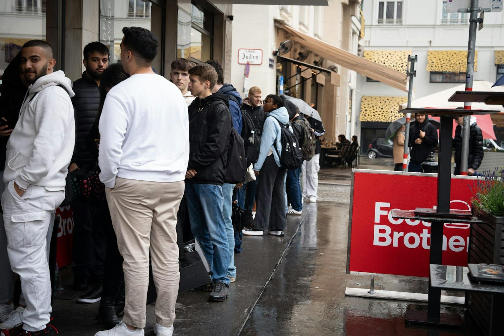 Am Dienstag sorgte eine Gratis-Aktion in der Wiener City für Riesen-Warteschlangen.