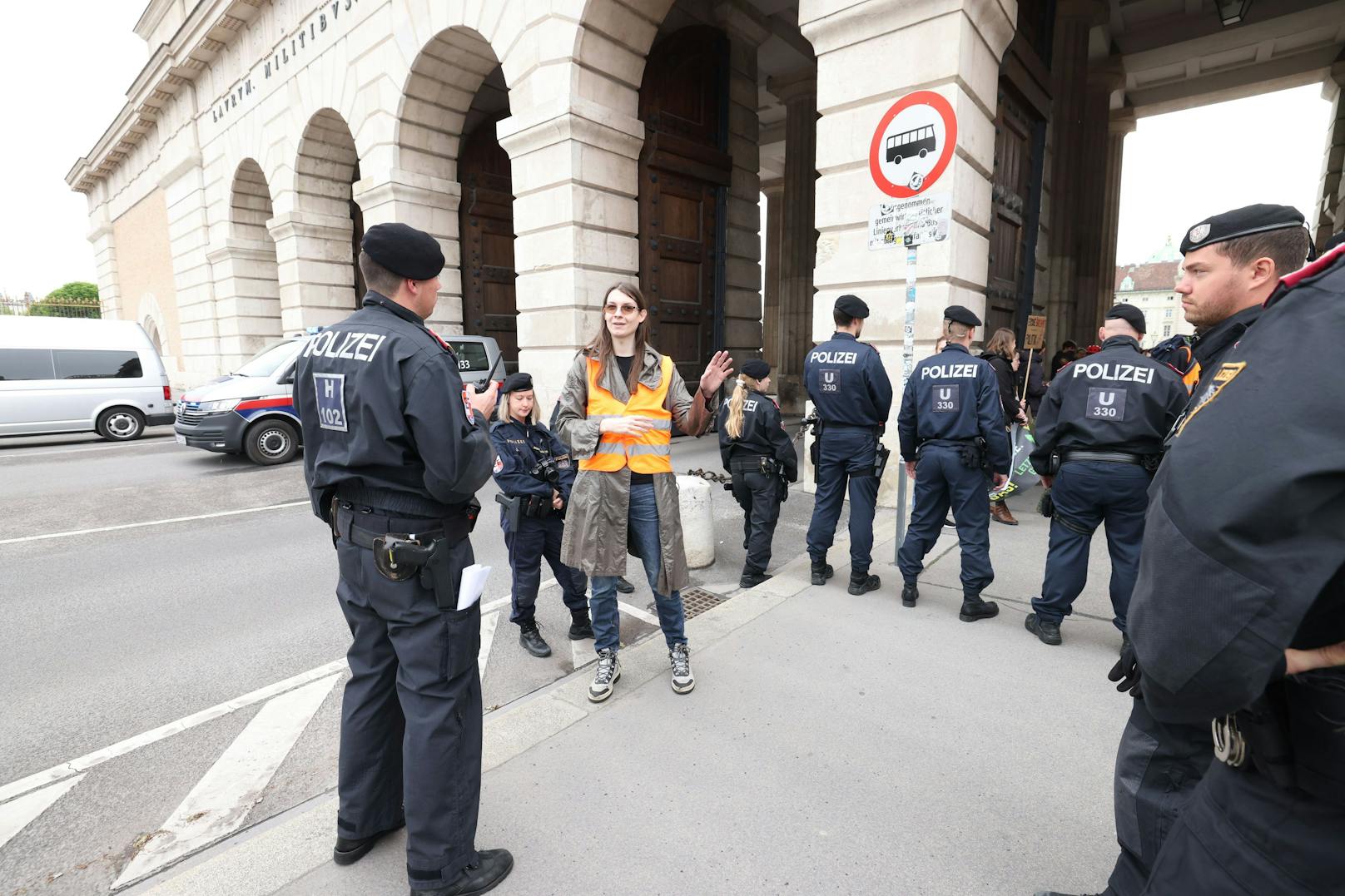 Die Klima-Kleber der "Letzten Generation" haben wieder die Ringstraße blockiert.