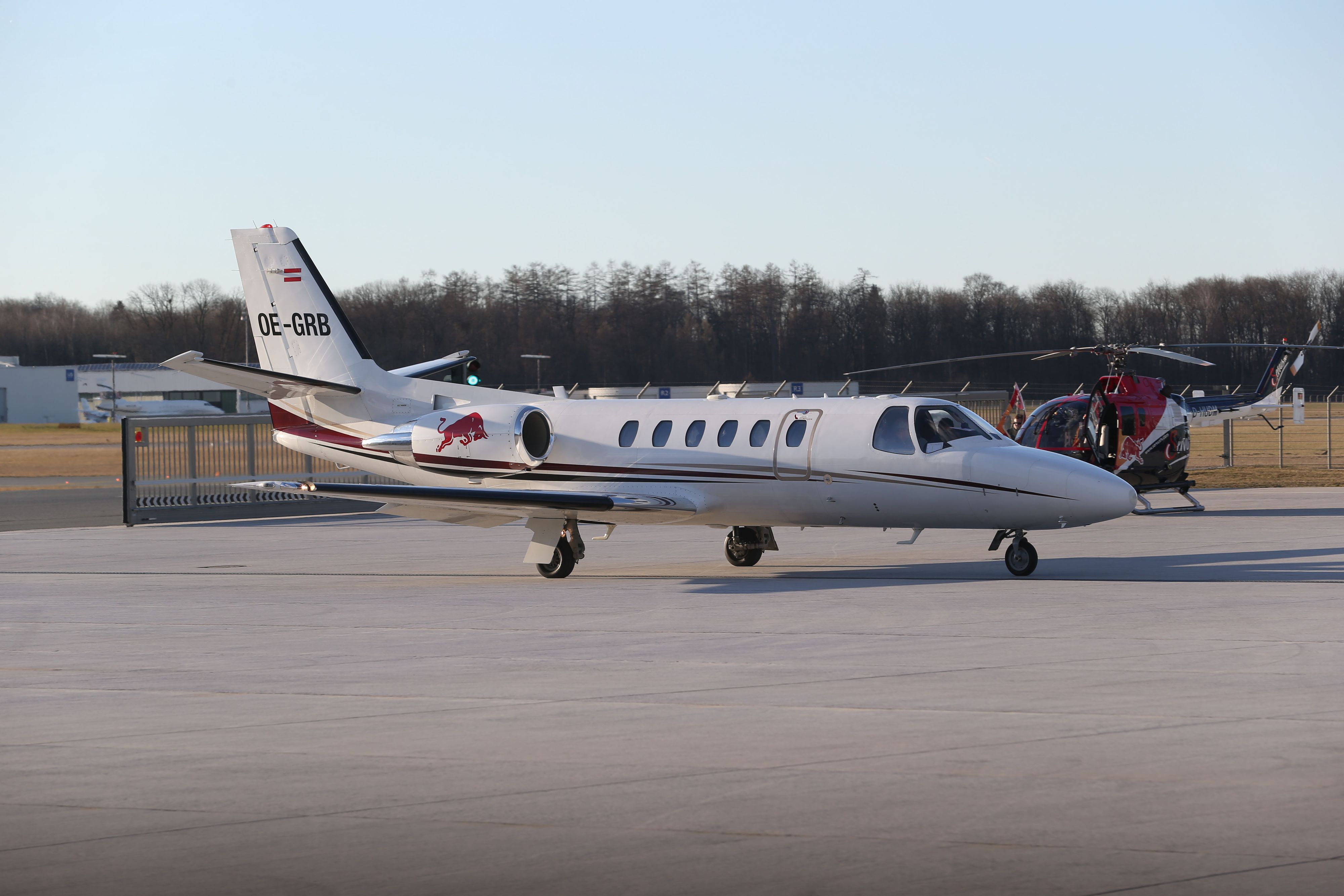 Die Konzerne Glock, Porsche und Red Bull sind die prominentesten Firmen mit eigenen Privatflugzeugen.