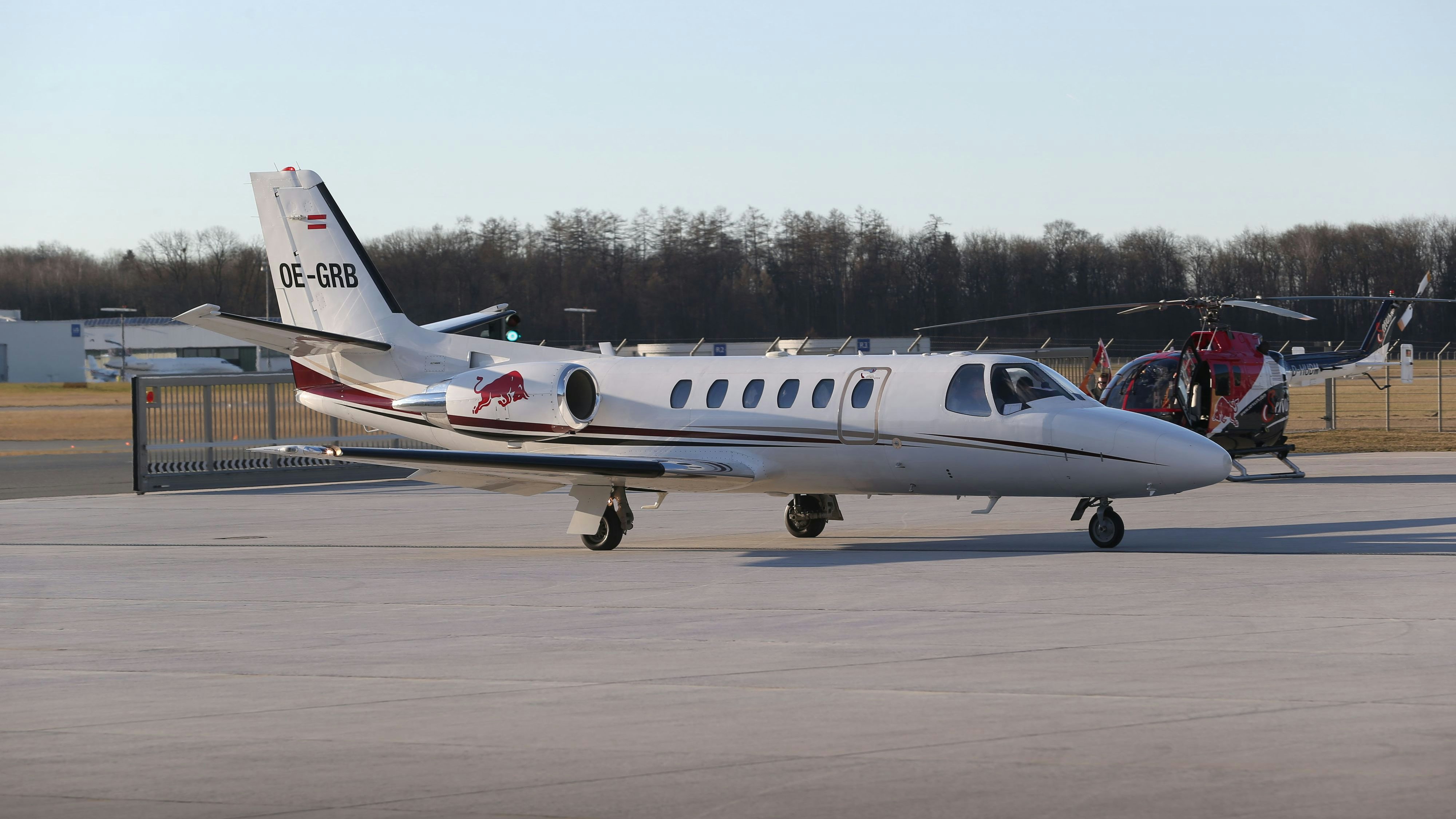 Die Konzerne Glock, Porsche und Red Bull sind die prominentesten Firmen mit eigenen Privatflugzeugen.