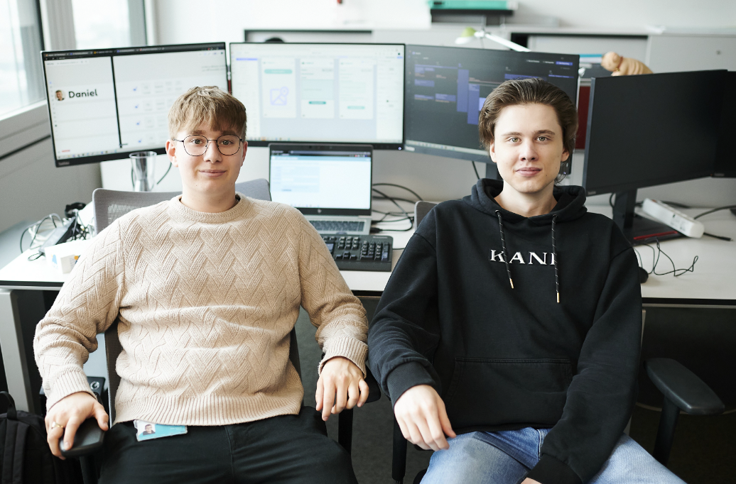 Der erste Platz wurde zweimal vergeben. Hier das Siegerteam Lehrlingstagebuch:&nbsp;Die App ermöglicht Lehrlingen und Ausbildern, tägliche Aktivitäten zu dokumentieren und zu beurteilen, den Fortschritt während der Lehrzeit festhalten und den Überblick behalten.&nbsp;