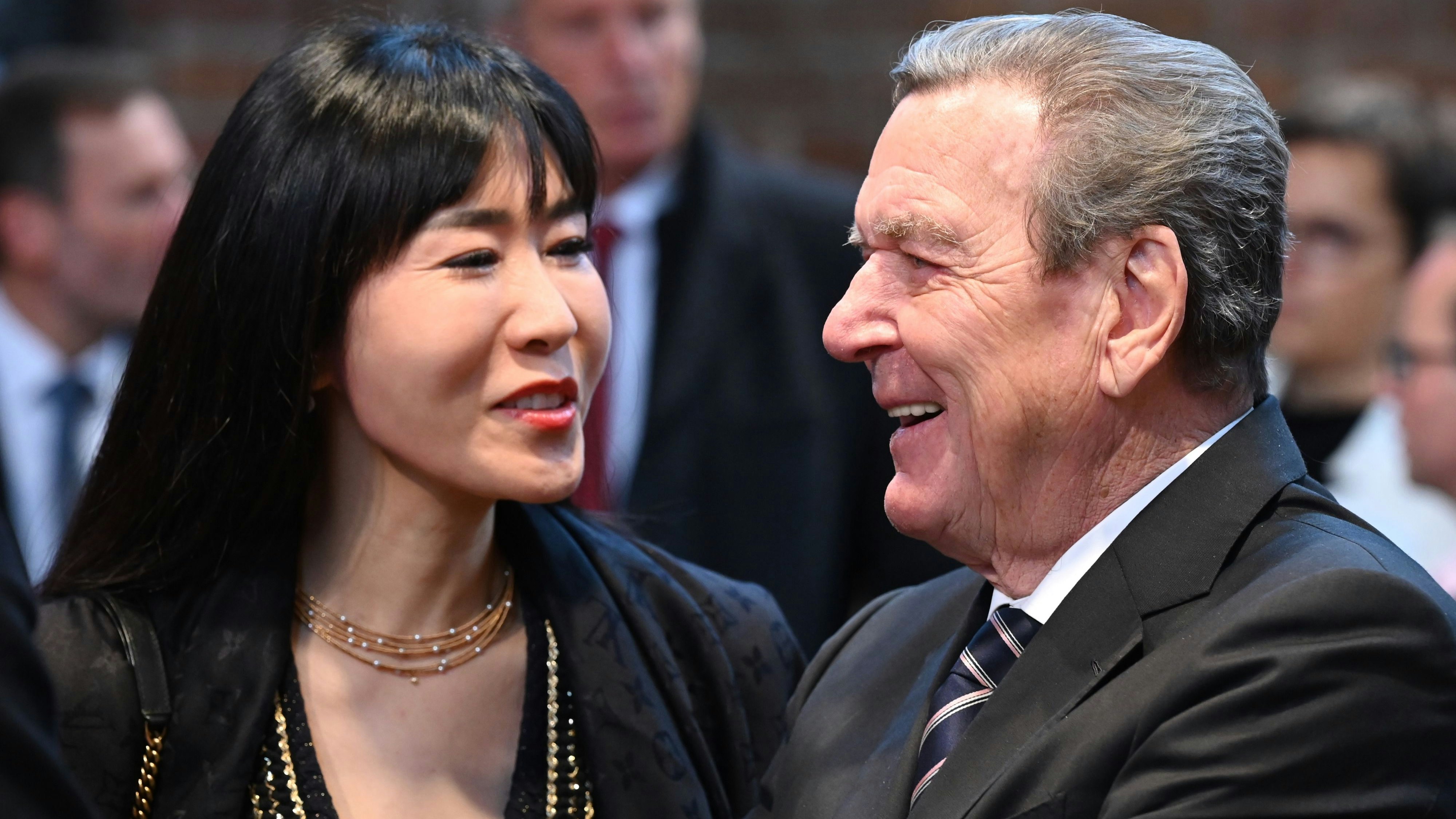Soyeon Schröder-Kim mit ihrem Ehemann, Deutschlands Altbundeskanzler Gerhard Schröder.