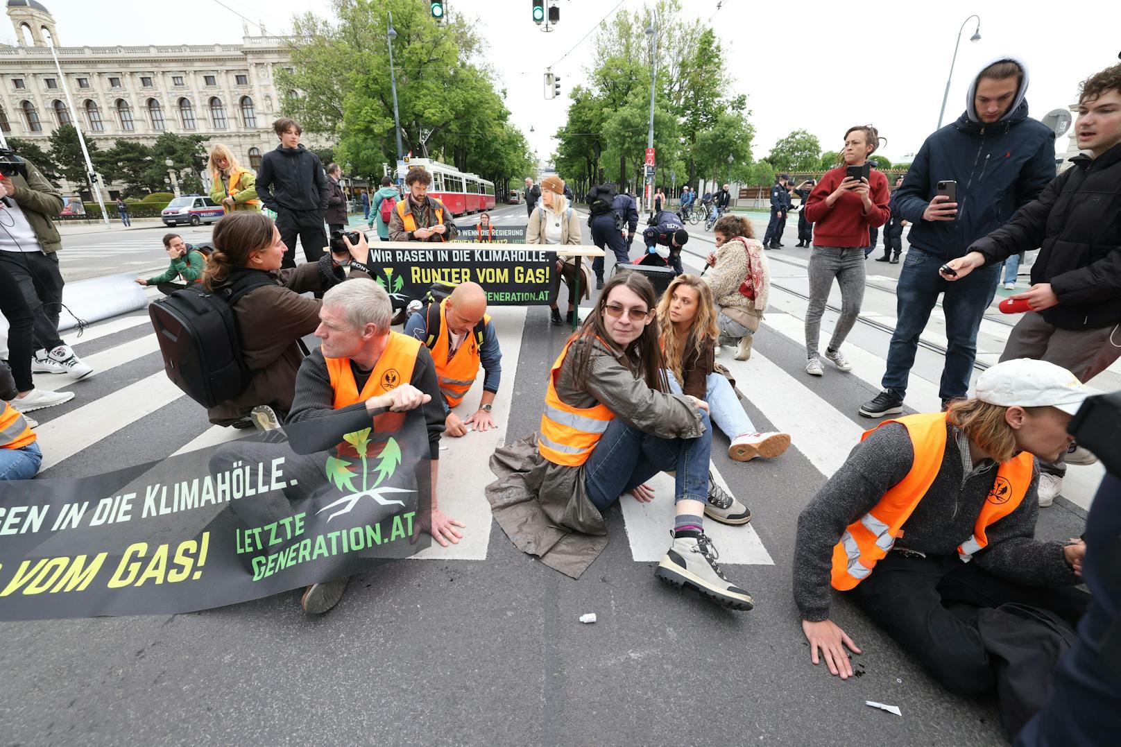 Die Klima-Kleber der "Letzten Generation" haben wieder die Ringstraße blockiert.