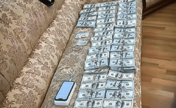 Dieses Bild soll zeigen, wie der Mann auf frischer Tat ertappt worden sei. 