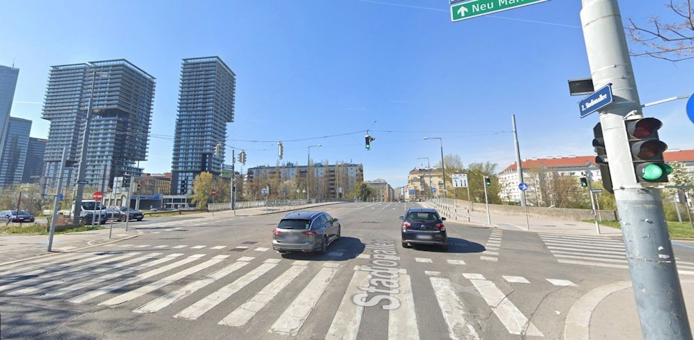 An drei verlängerten Wochenenden wird an der Stadionbrücke gebaut, die Brücke wird gesperrt.