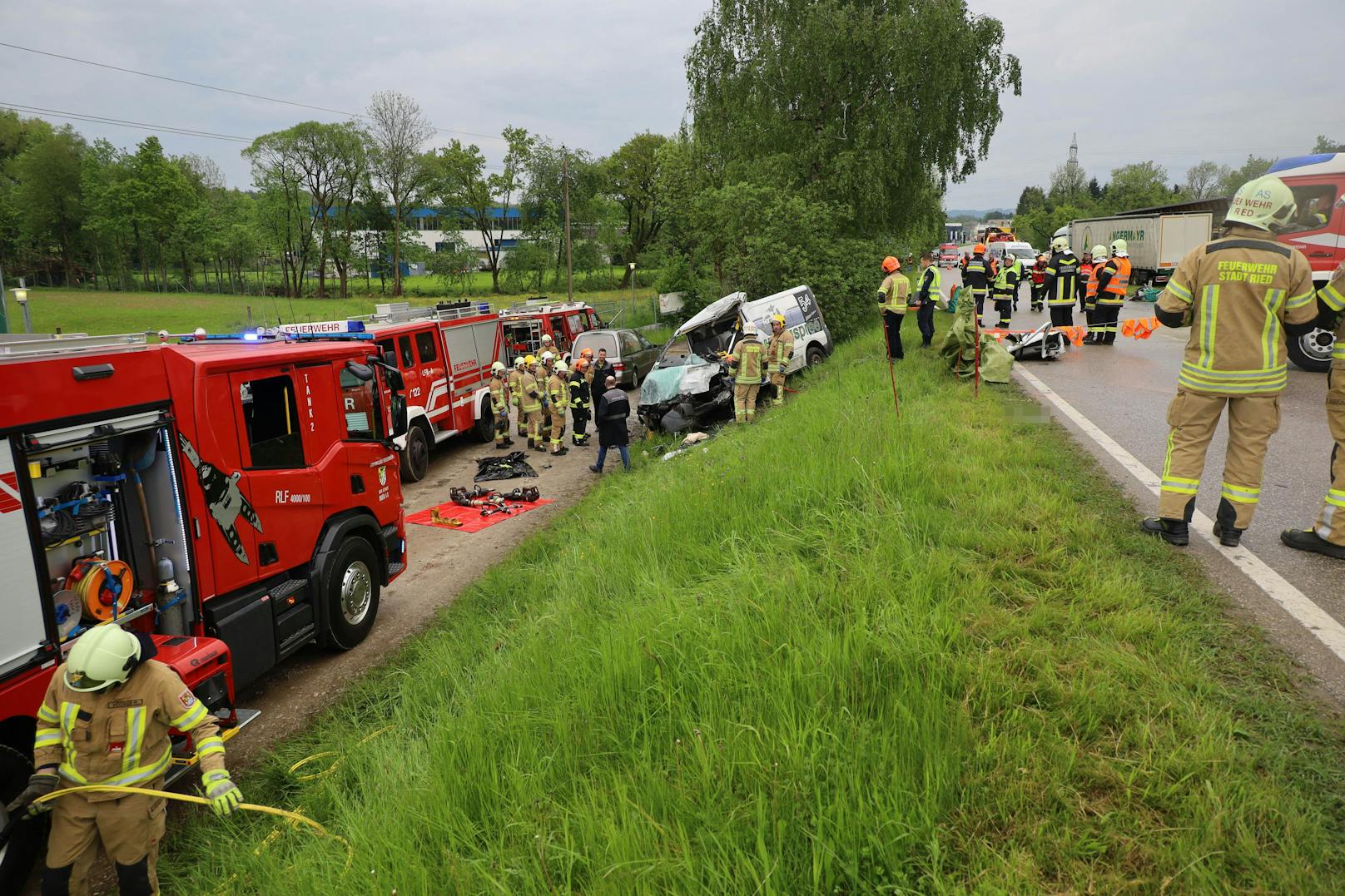 Drama in OÖ! Auto-Insasse ist bei Lkw-Crash sofort tot
